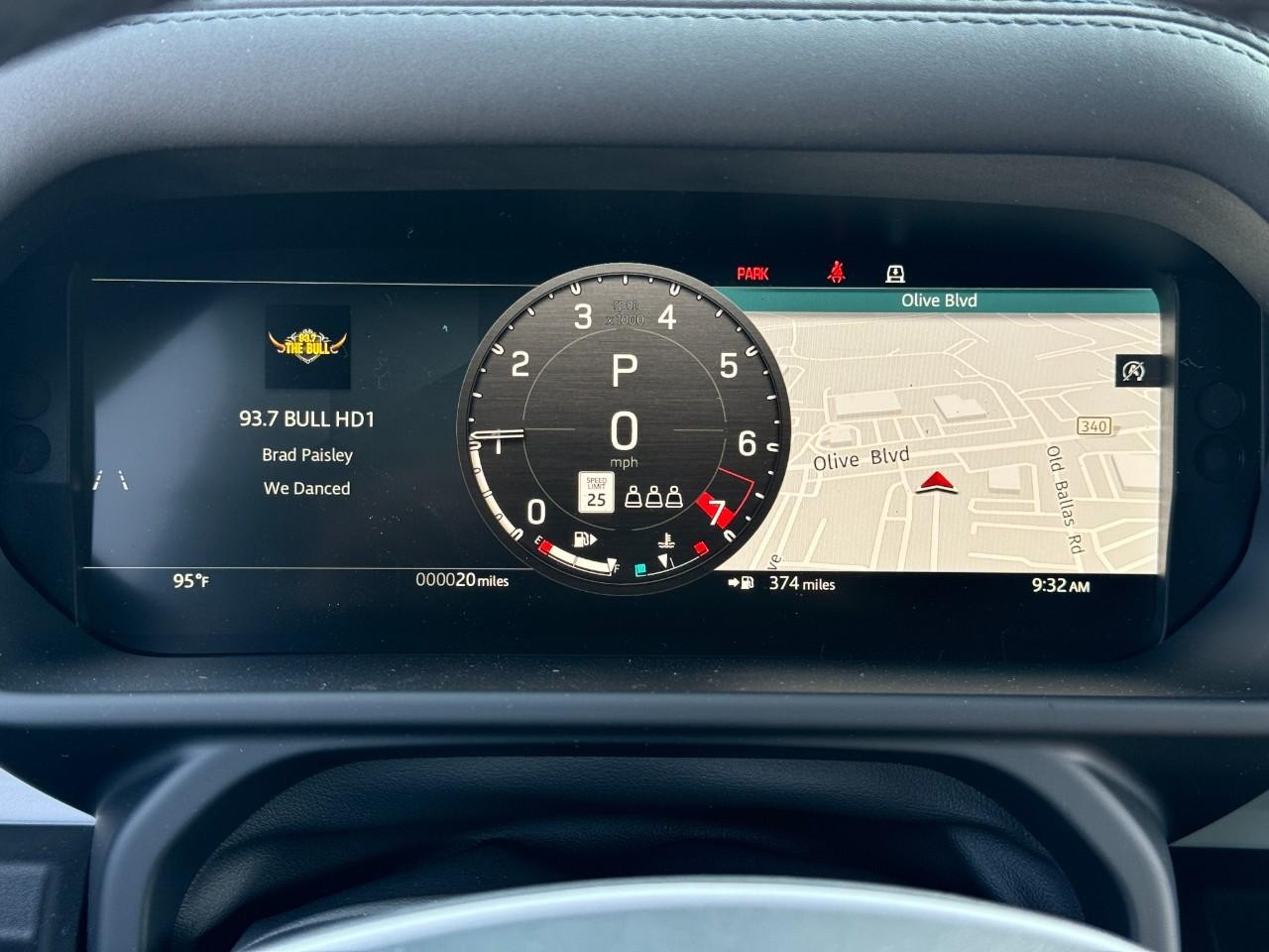 Land Rover Defender Vehicle Full-screen Gallery Image 30