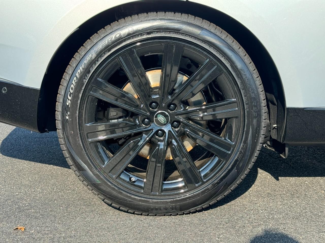 Land Rover Range Rover Vehicle Full-screen Gallery Image 5