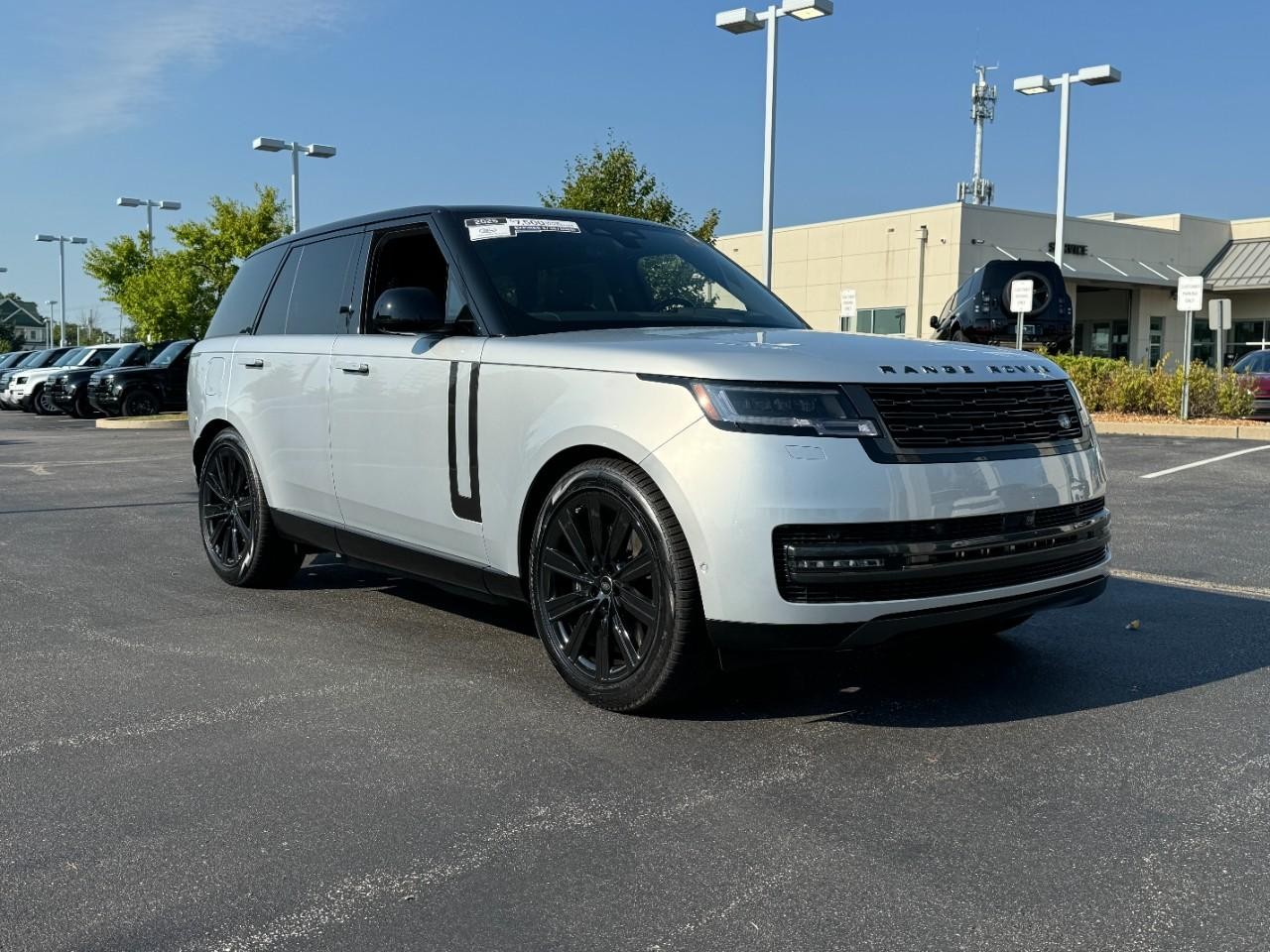 Land Rover Range Rover Vehicle Full-screen Gallery Image 6
