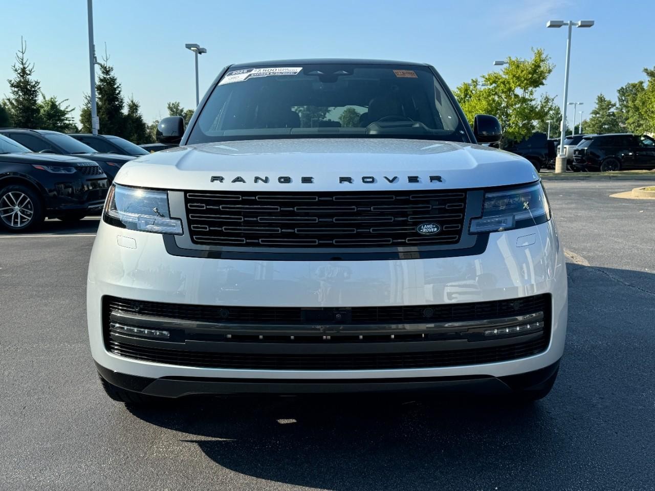 Land Rover Range Rover Vehicle Full-screen Gallery Image 7