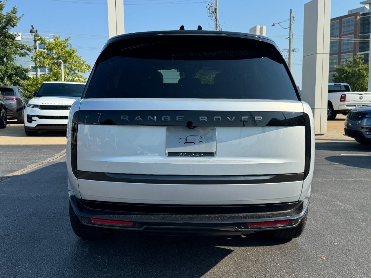 Land Rover Range Rover Vehicle Full-screen Gallery Image 9