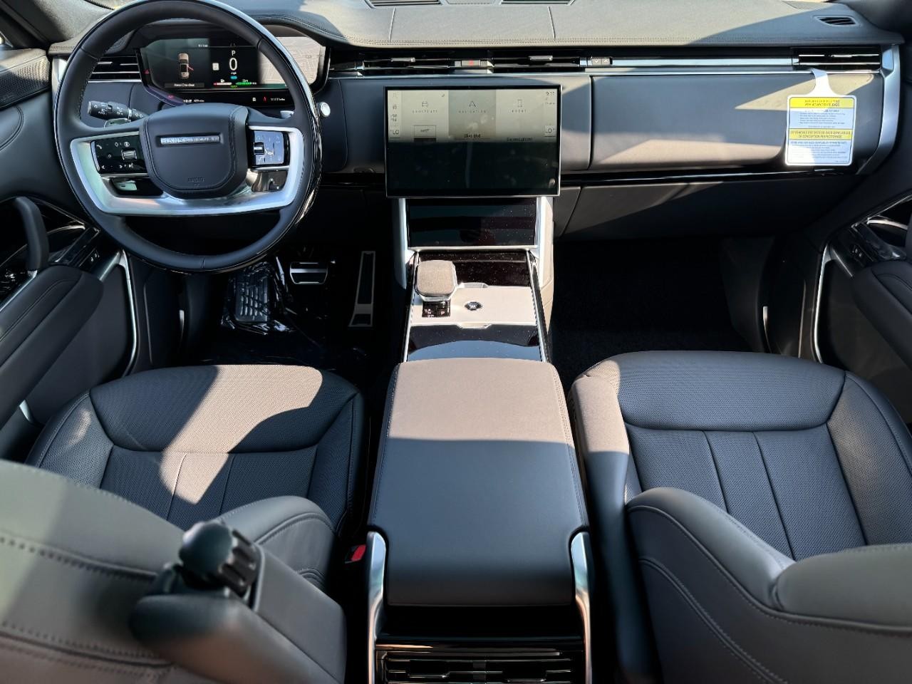 Land Rover Range Rover Vehicle Full-screen Gallery Image 13