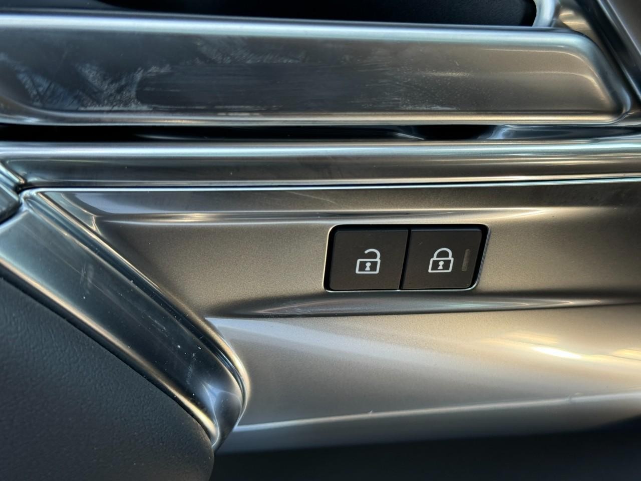 Land Rover Range Rover Vehicle Full-screen Gallery Image 26