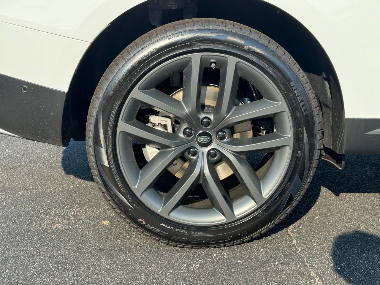 Land Rover Range Rover Sport Vehicle Full-screen Gallery Image 5