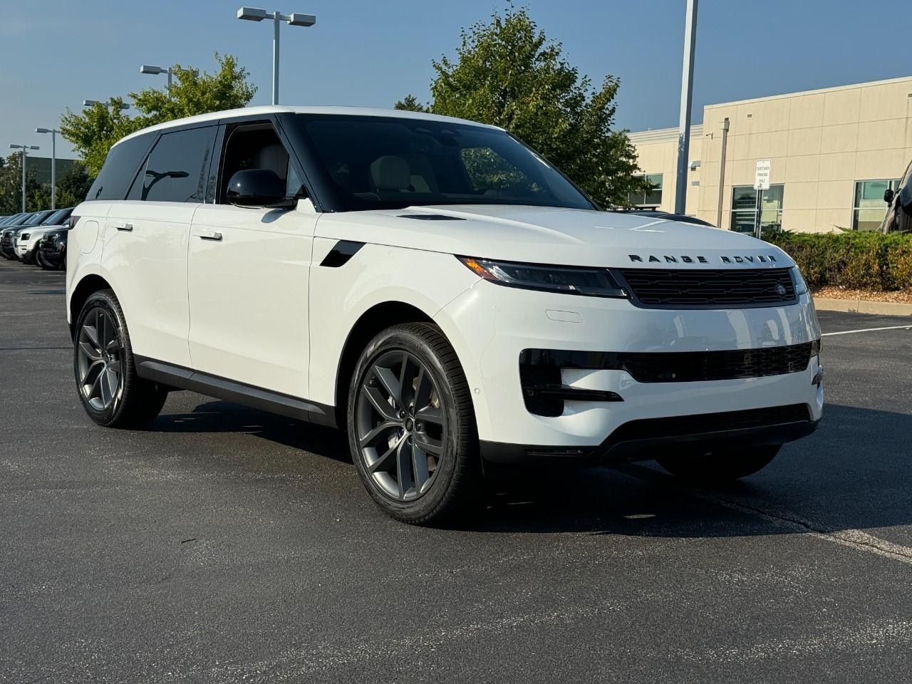 Land Rover Range Rover Sport Vehicle Full-screen Gallery Image 6