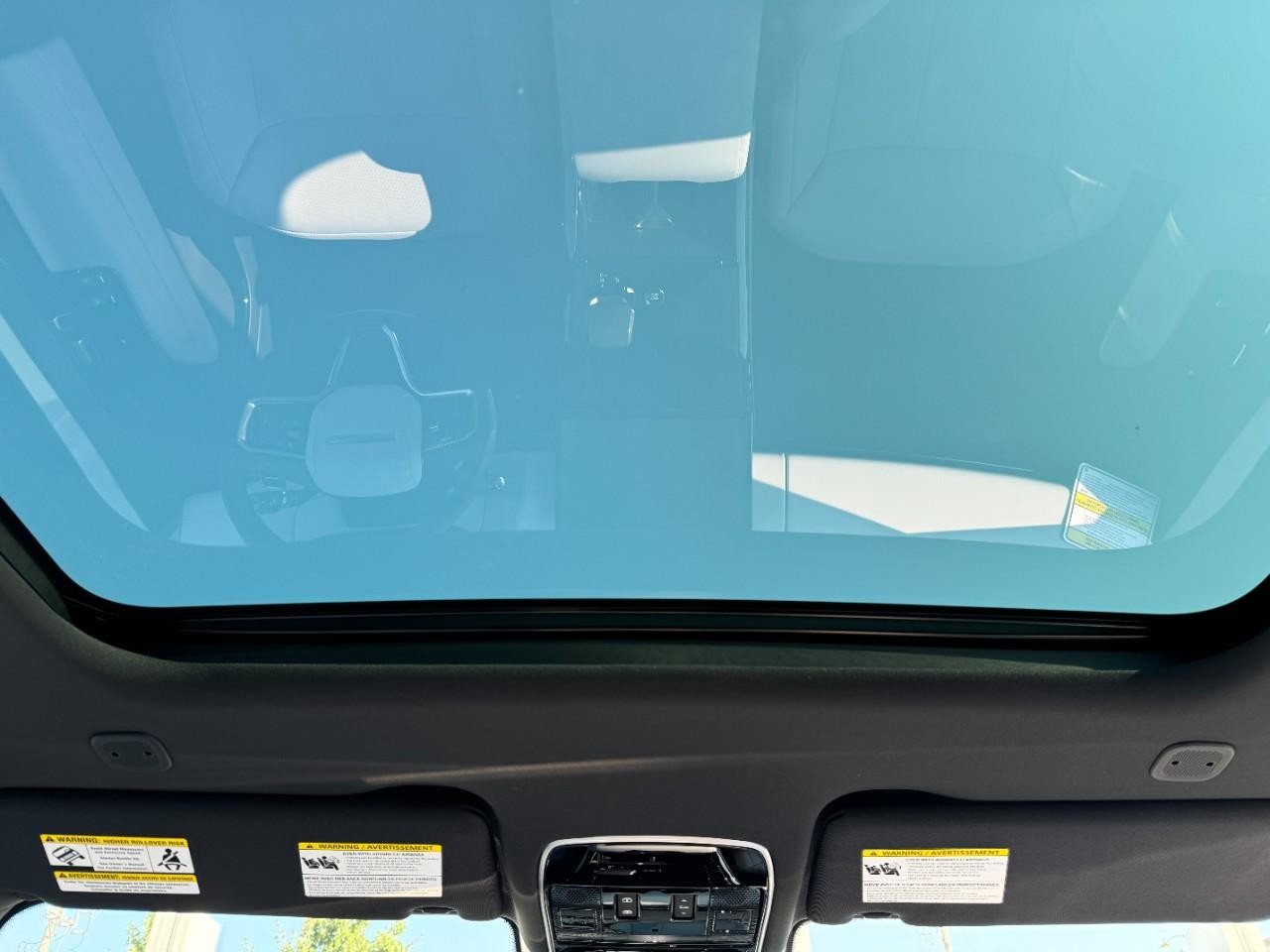 Land Rover Range Rover Sport Vehicle Full-screen Gallery Image 12