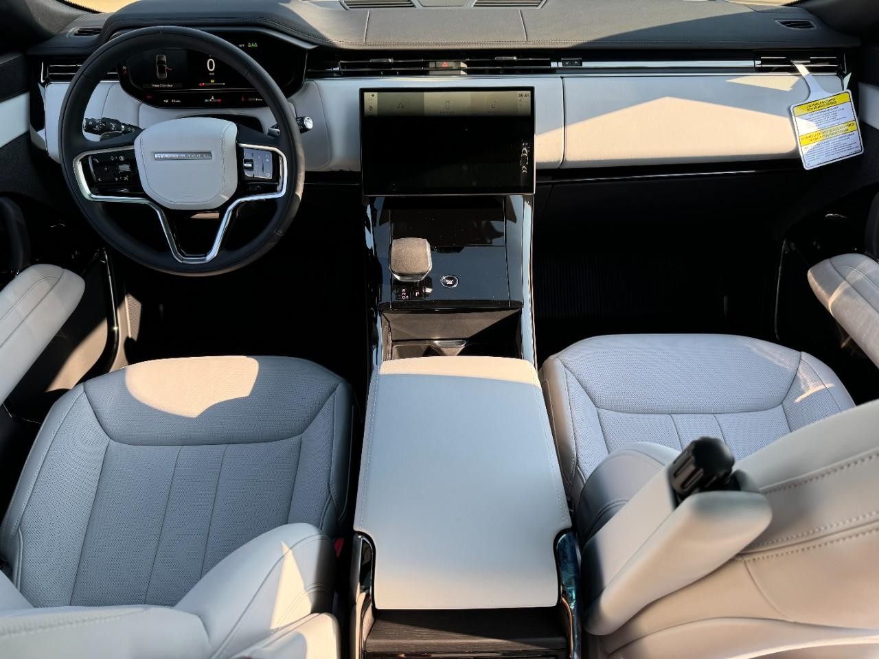 Land Rover Range Rover Sport Vehicle Full-screen Gallery Image 13