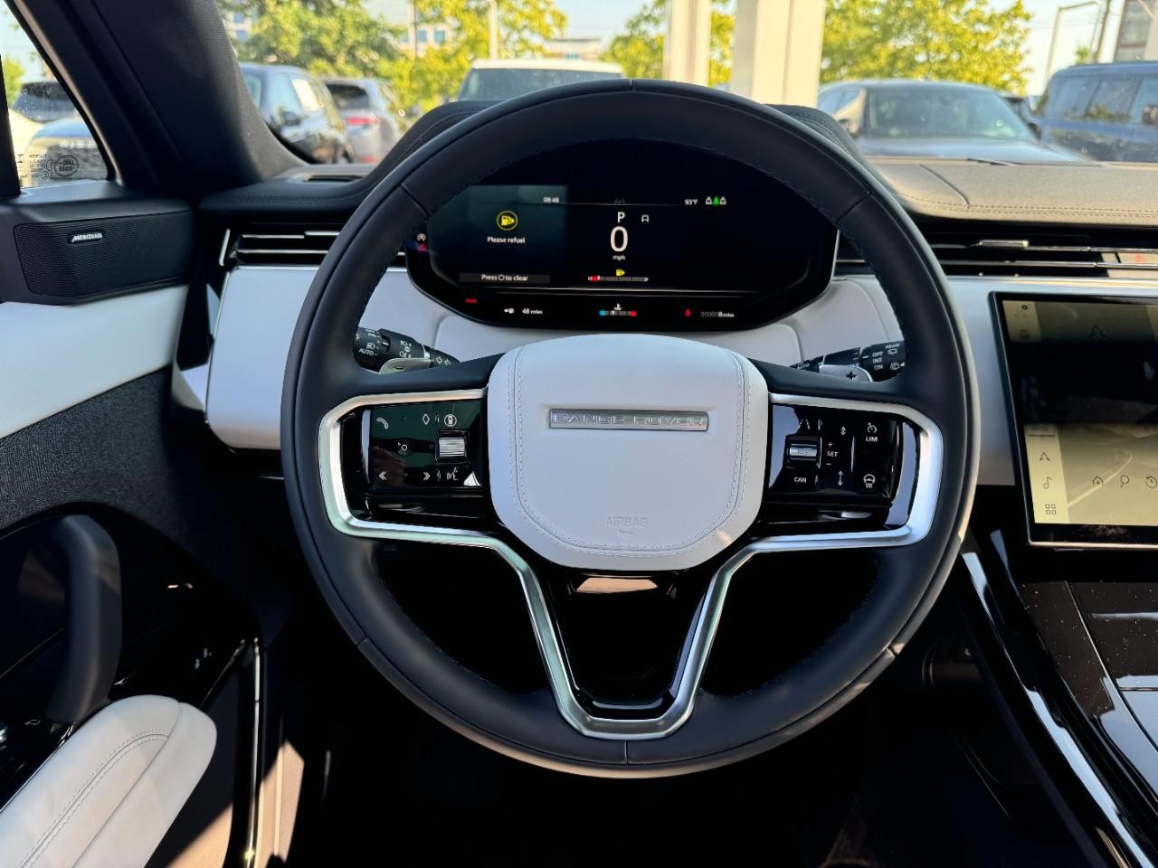 Land Rover Range Rover Sport Vehicle Full-screen Gallery Image 14