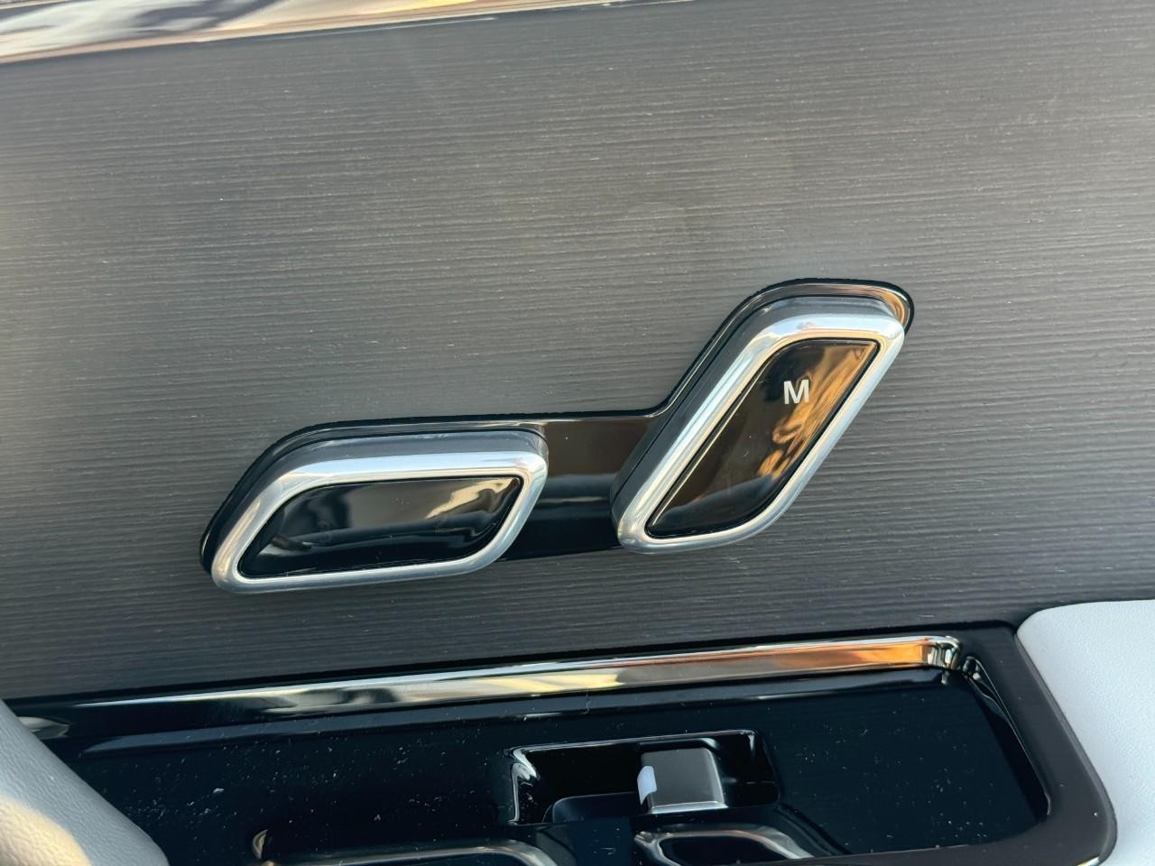 Land Rover Range Rover Sport Vehicle Full-screen Gallery Image 20