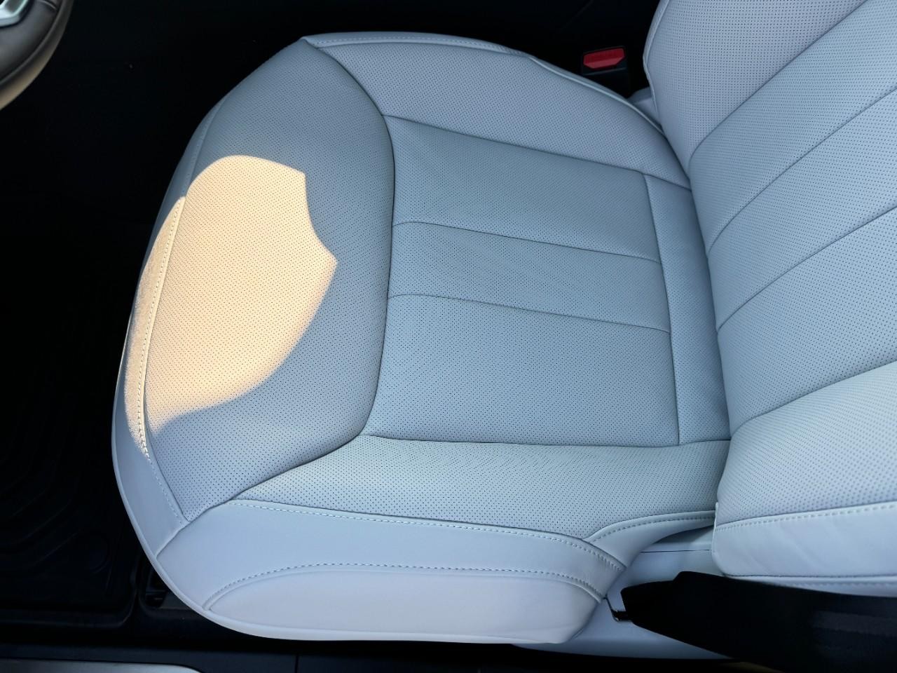 Land Rover Range Rover Sport Vehicle Full-screen Gallery Image 28