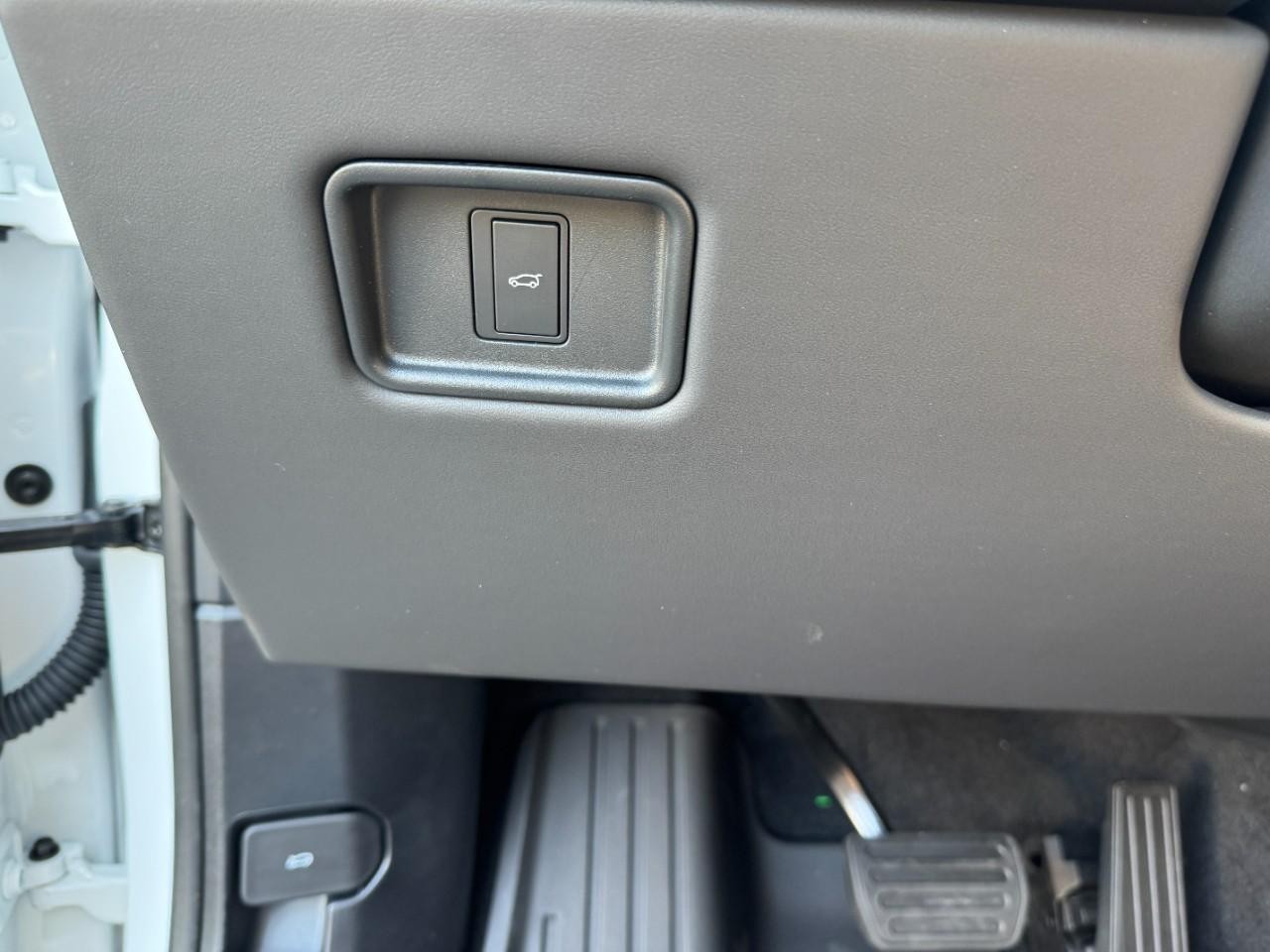 Land Rover Range Rover Sport Vehicle Full-screen Gallery Image 29