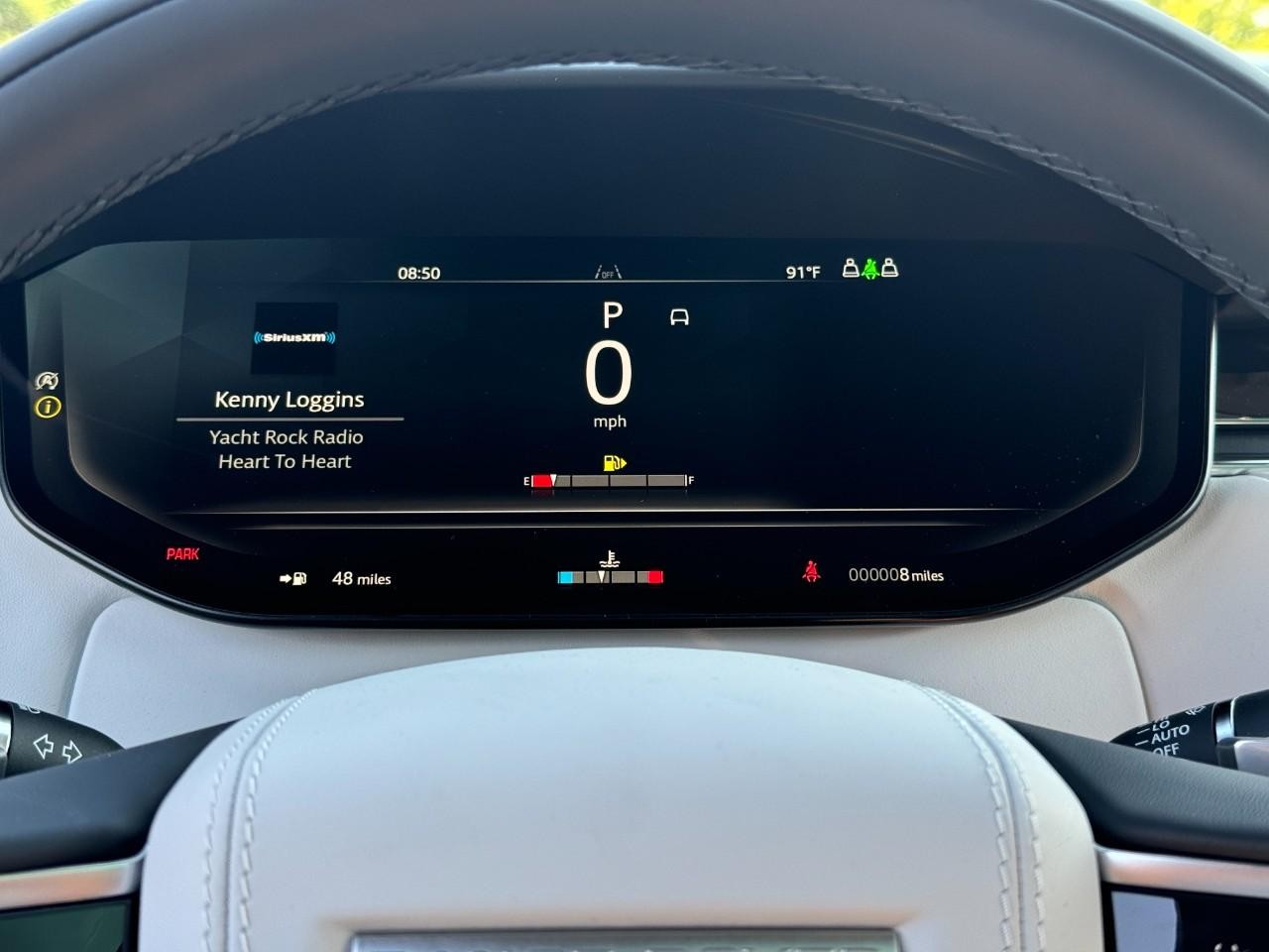 Land Rover Range Rover Sport Vehicle Full-screen Gallery Image 32