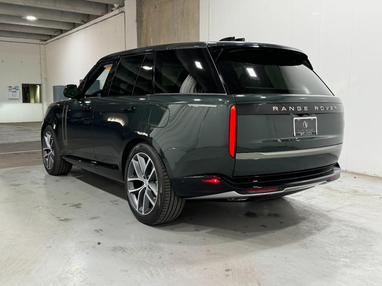 Land Rover Range Rover Vehicle Full-screen Gallery Image 3