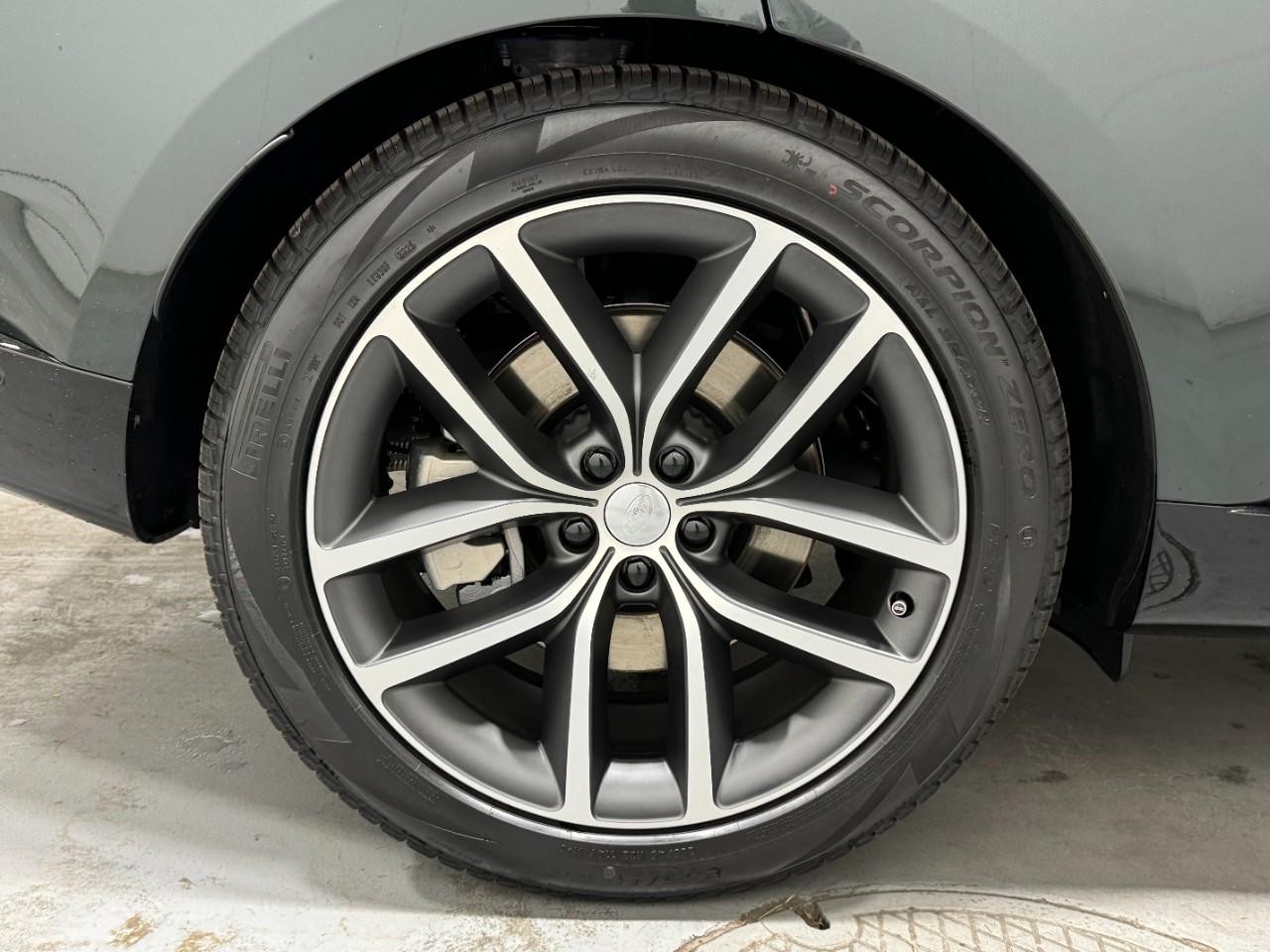 Land Rover Range Rover Vehicle Full-screen Gallery Image 5