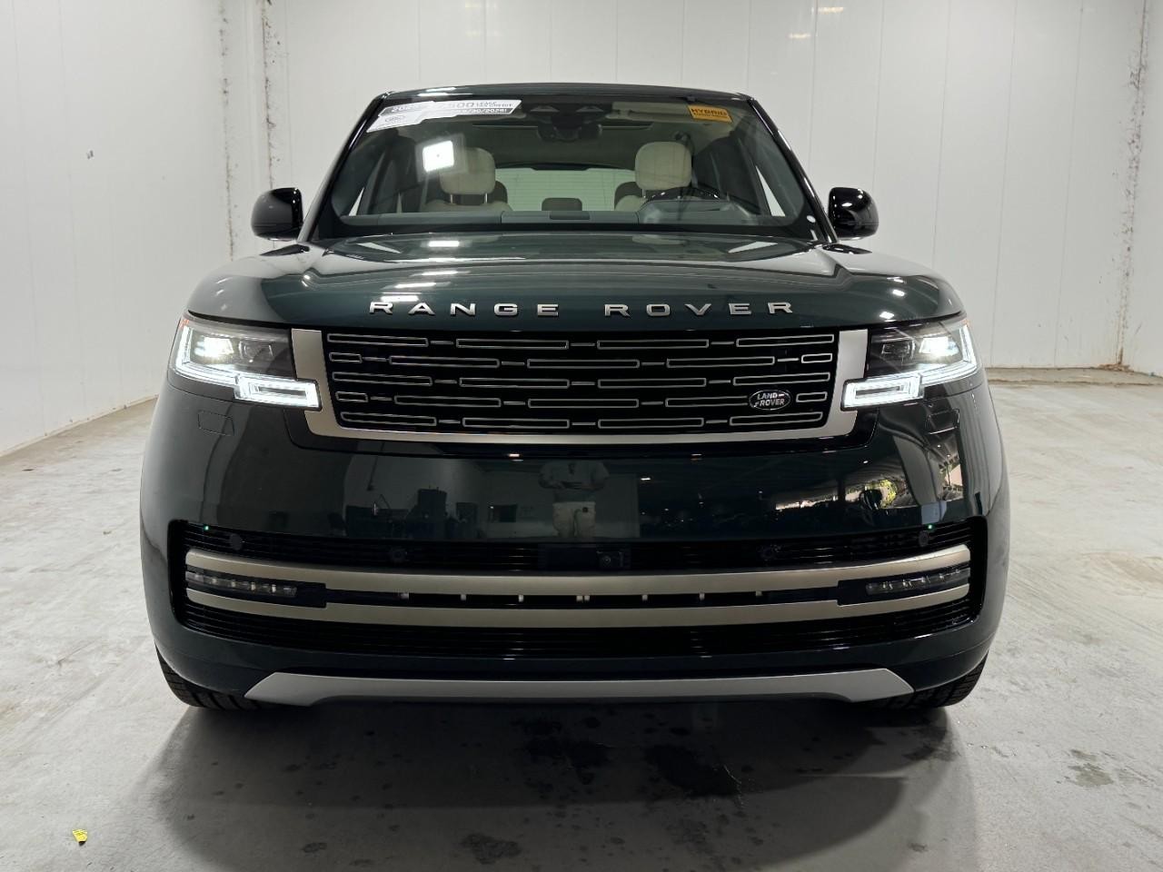 Land Rover Range Rover Vehicle Full-screen Gallery Image 7