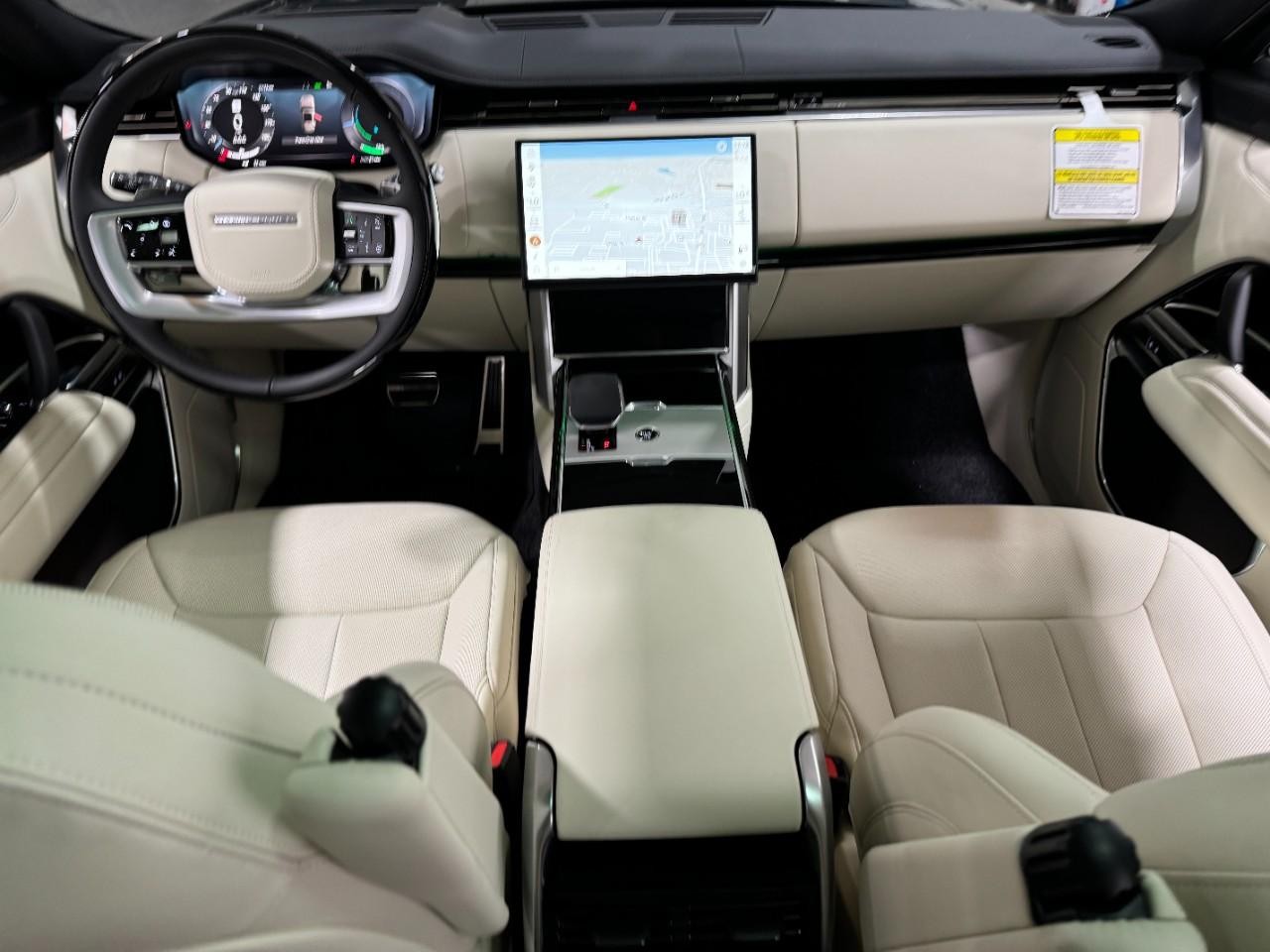 Land Rover Range Rover Vehicle Full-screen Gallery Image 13