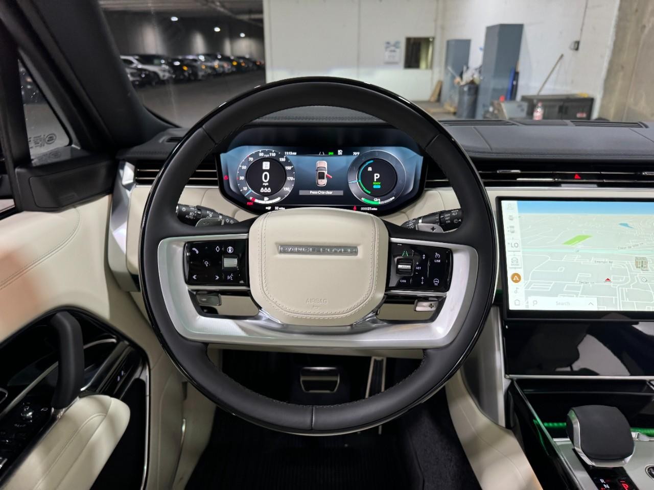 Land Rover Range Rover Vehicle Full-screen Gallery Image 14