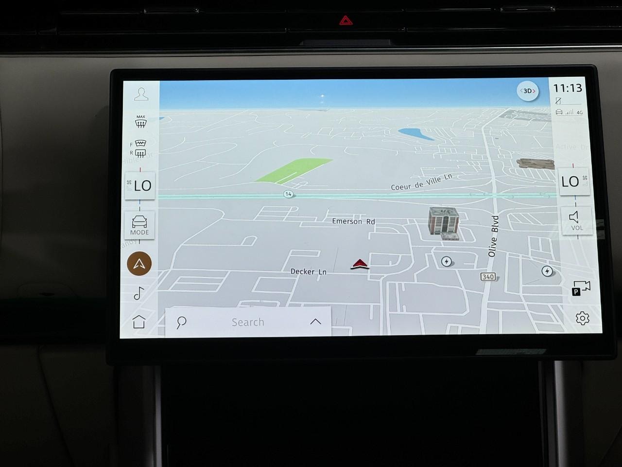 Land Rover Range Rover Vehicle Full-screen Gallery Image 15