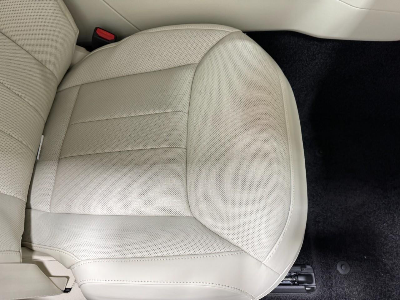 Land Rover Range Rover Vehicle Full-screen Gallery Image 19