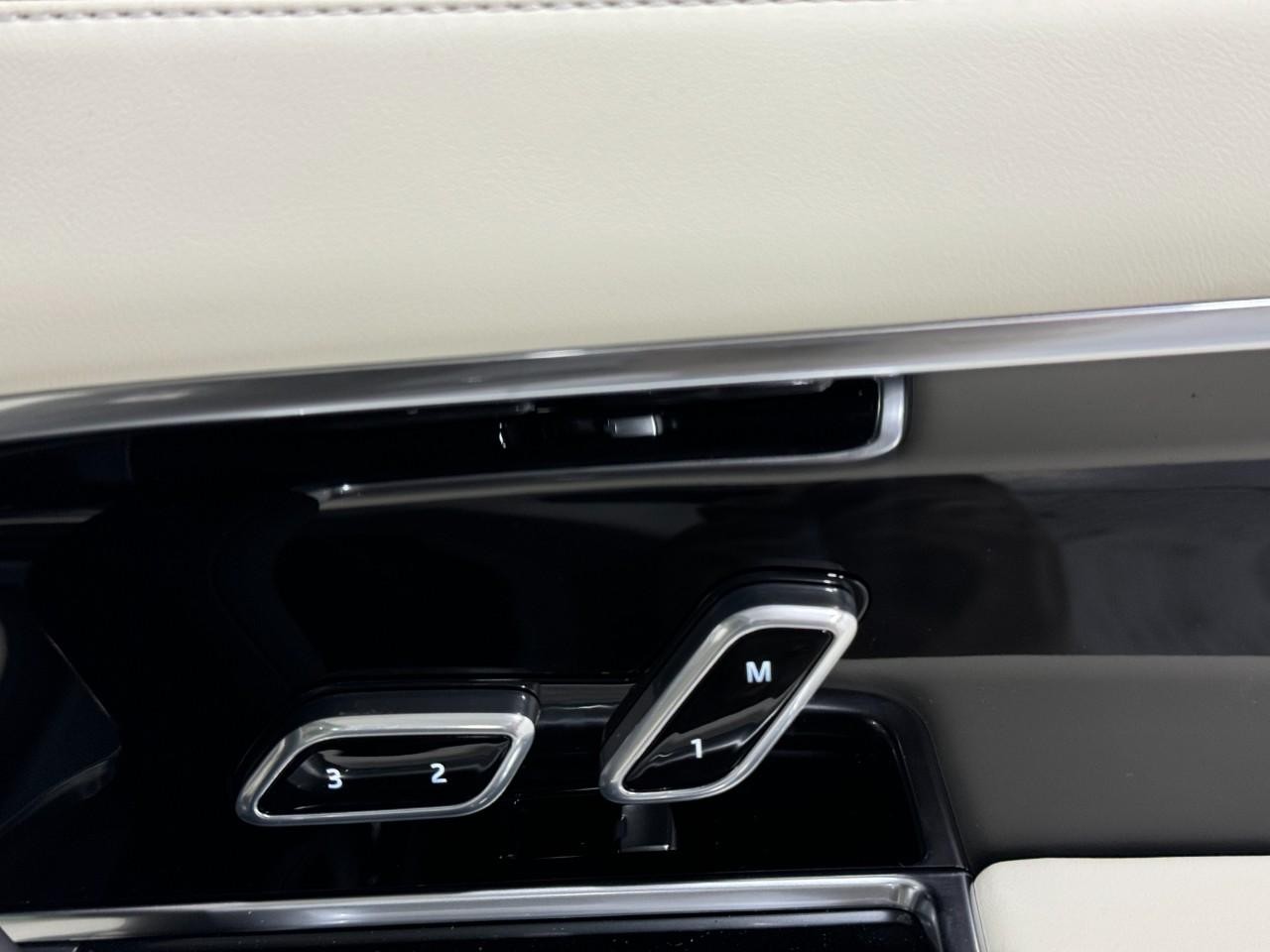 Land Rover Range Rover Vehicle Full-screen Gallery Image 20