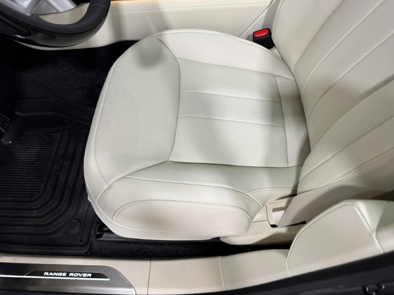 Land Rover Range Rover Vehicle Full-screen Gallery Image 28