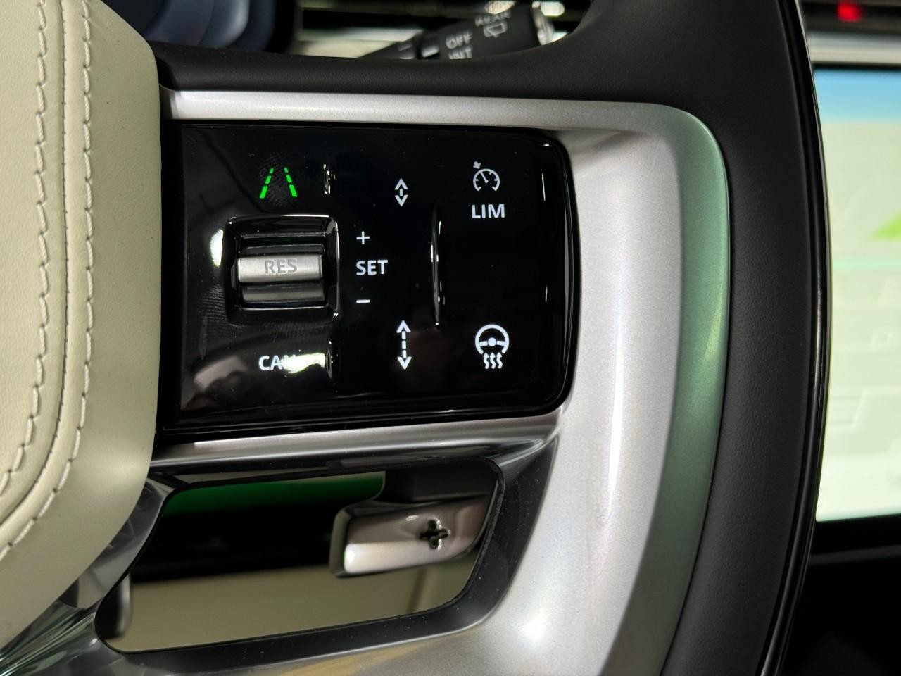 Land Rover Range Rover Vehicle Full-screen Gallery Image 31