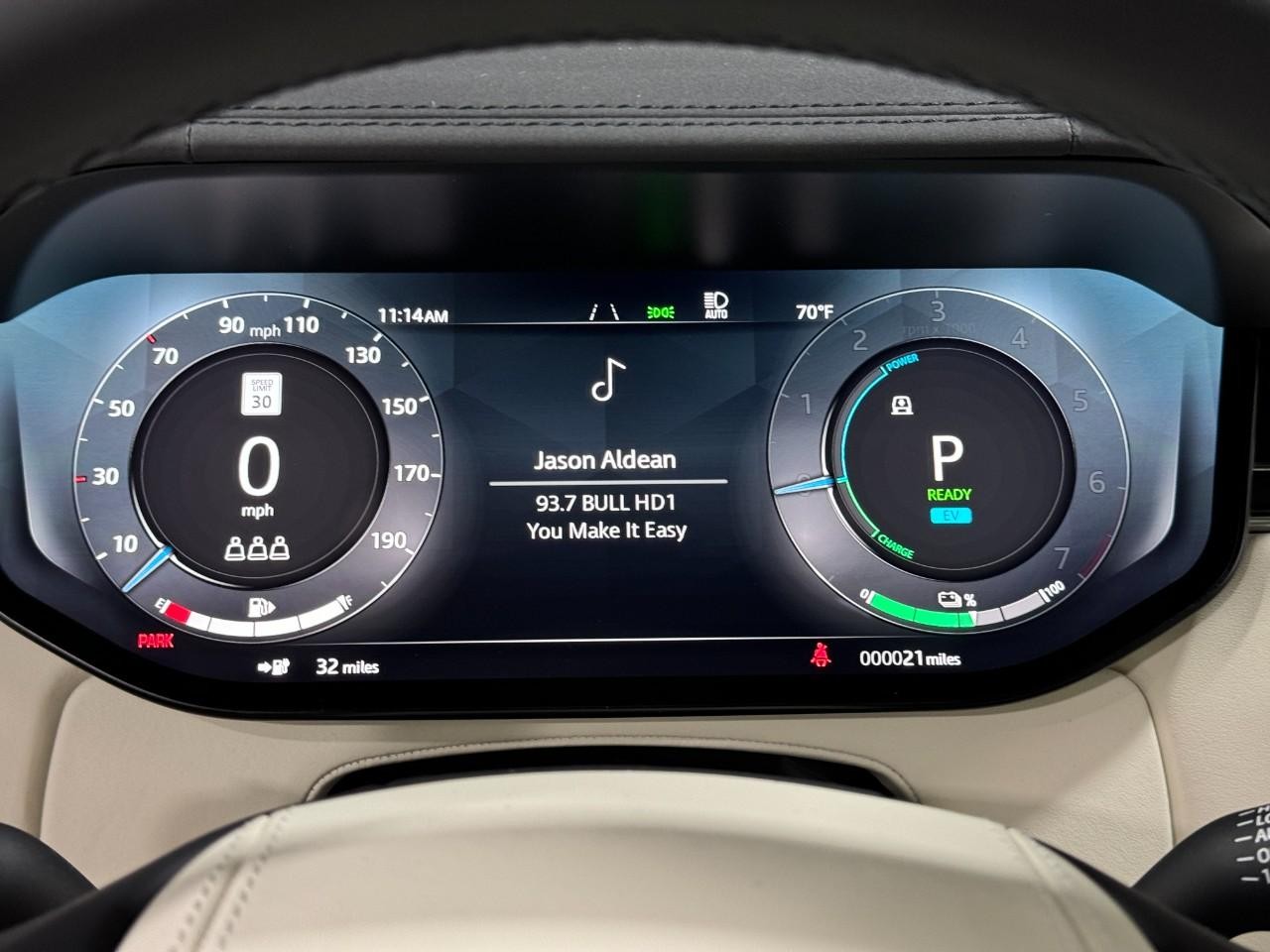 Land Rover Range Rover Vehicle Full-screen Gallery Image 32