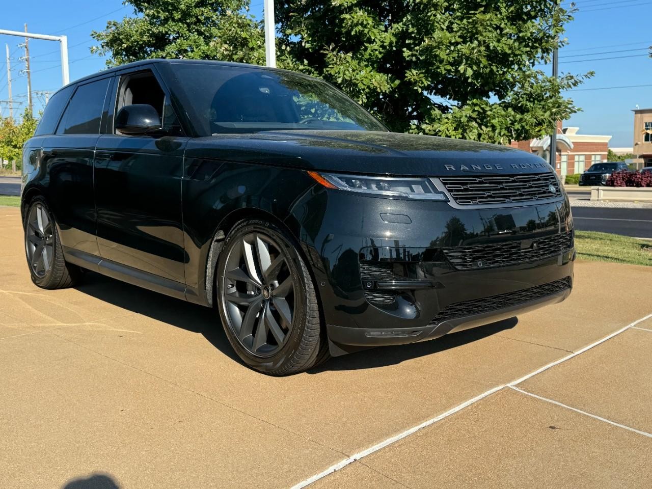 Land Rover Range Rover Sport Vehicle Full-screen Gallery Image 6