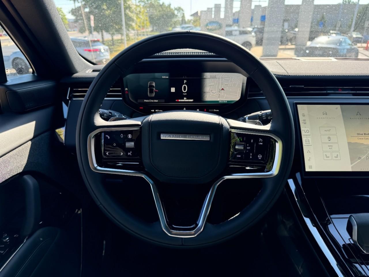 Land Rover Range Rover Sport Vehicle Full-screen Gallery Image 14