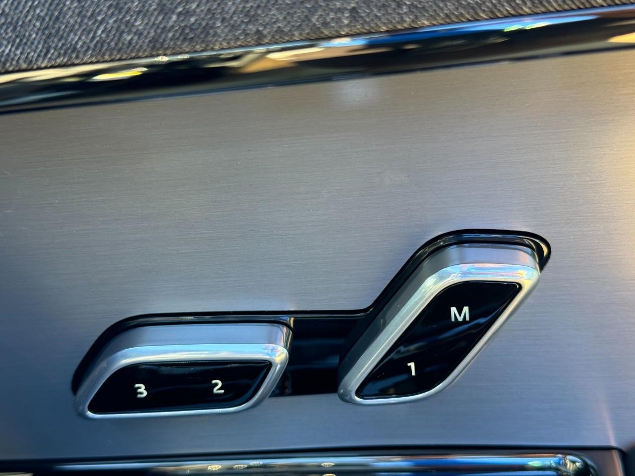 Land Rover Range Rover Sport Vehicle Full-screen Gallery Image 20