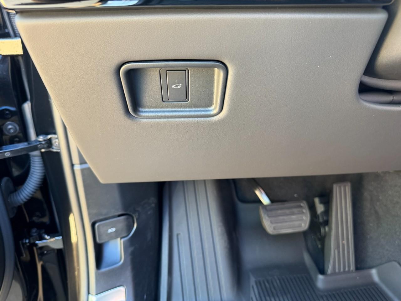 Land Rover Range Rover Sport Vehicle Full-screen Gallery Image 29