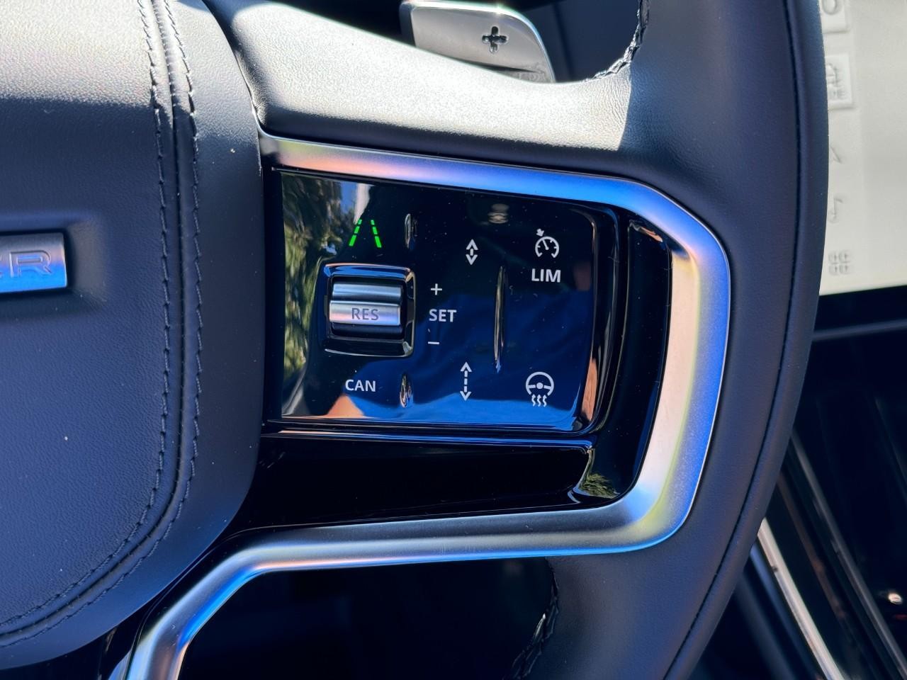 Land Rover Range Rover Sport Vehicle Full-screen Gallery Image 31