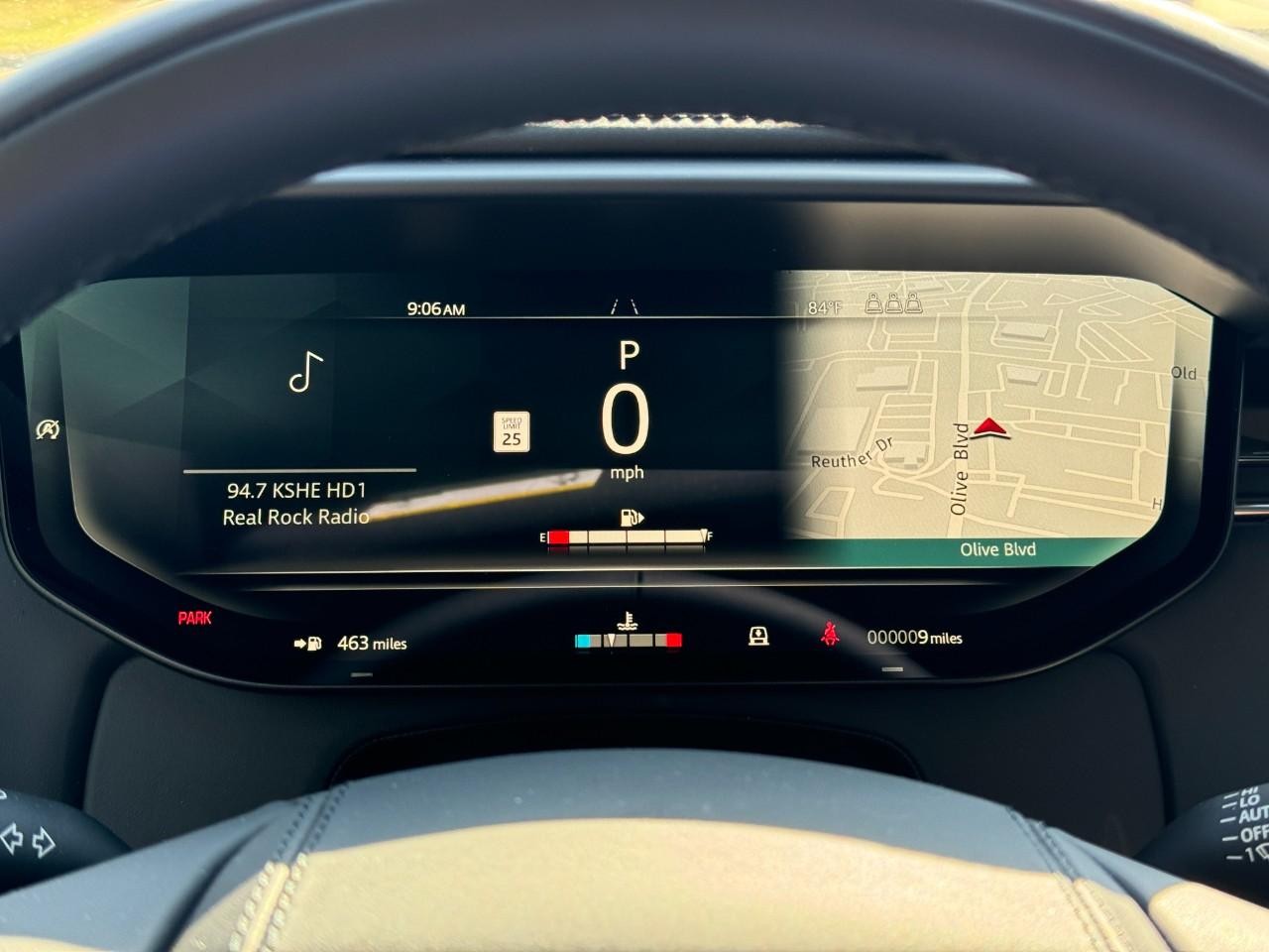 Land Rover Range Rover Sport Vehicle Full-screen Gallery Image 32