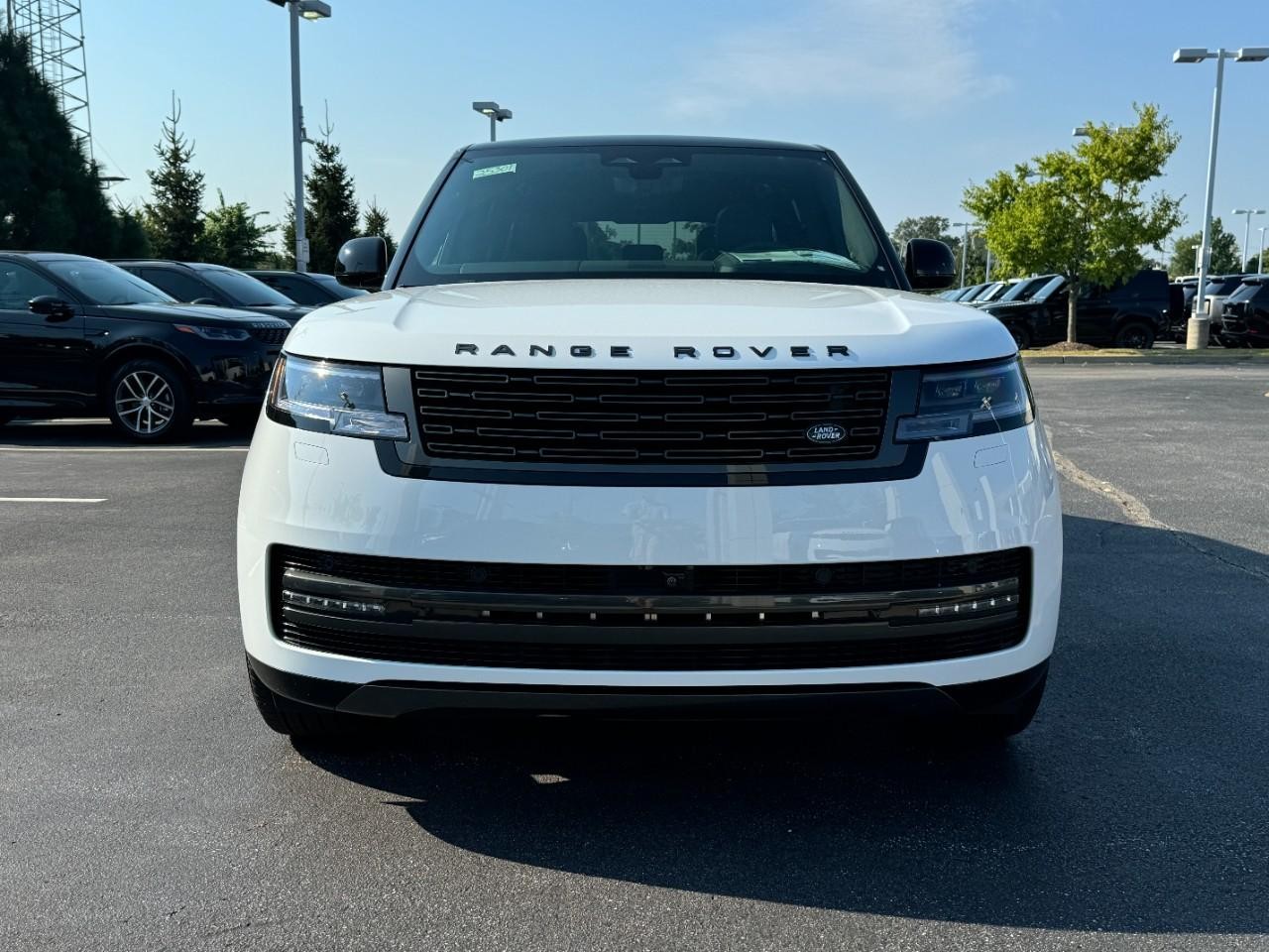 Land Rover Range Rover Vehicle Full-screen Gallery Image 7