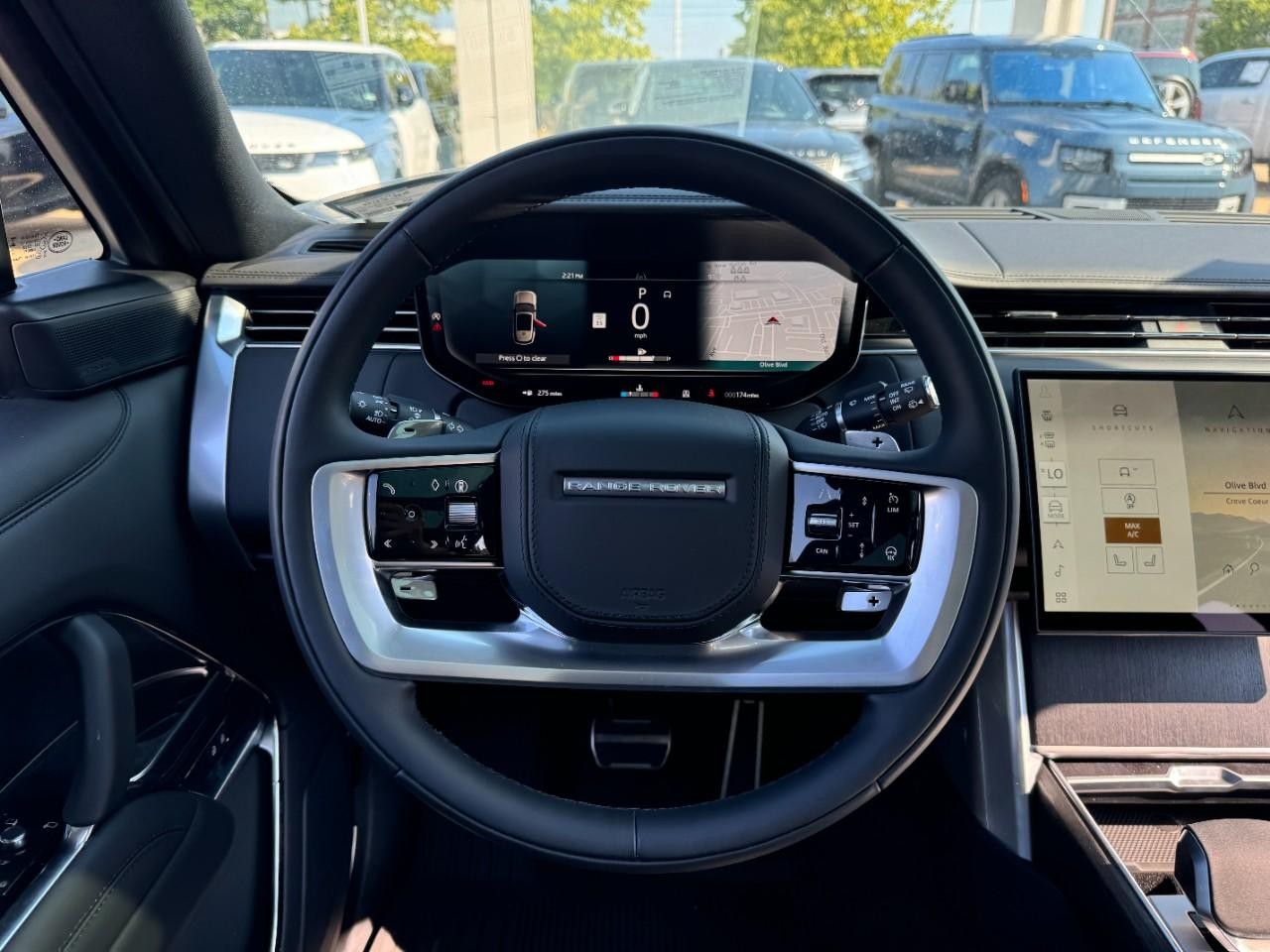 Land Rover Range Rover Vehicle Full-screen Gallery Image 14