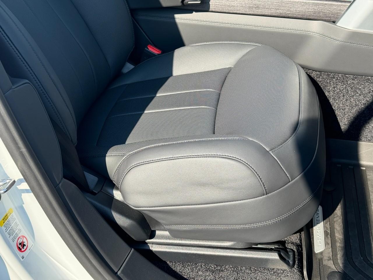 Land Rover Range Rover Vehicle Full-screen Gallery Image 19