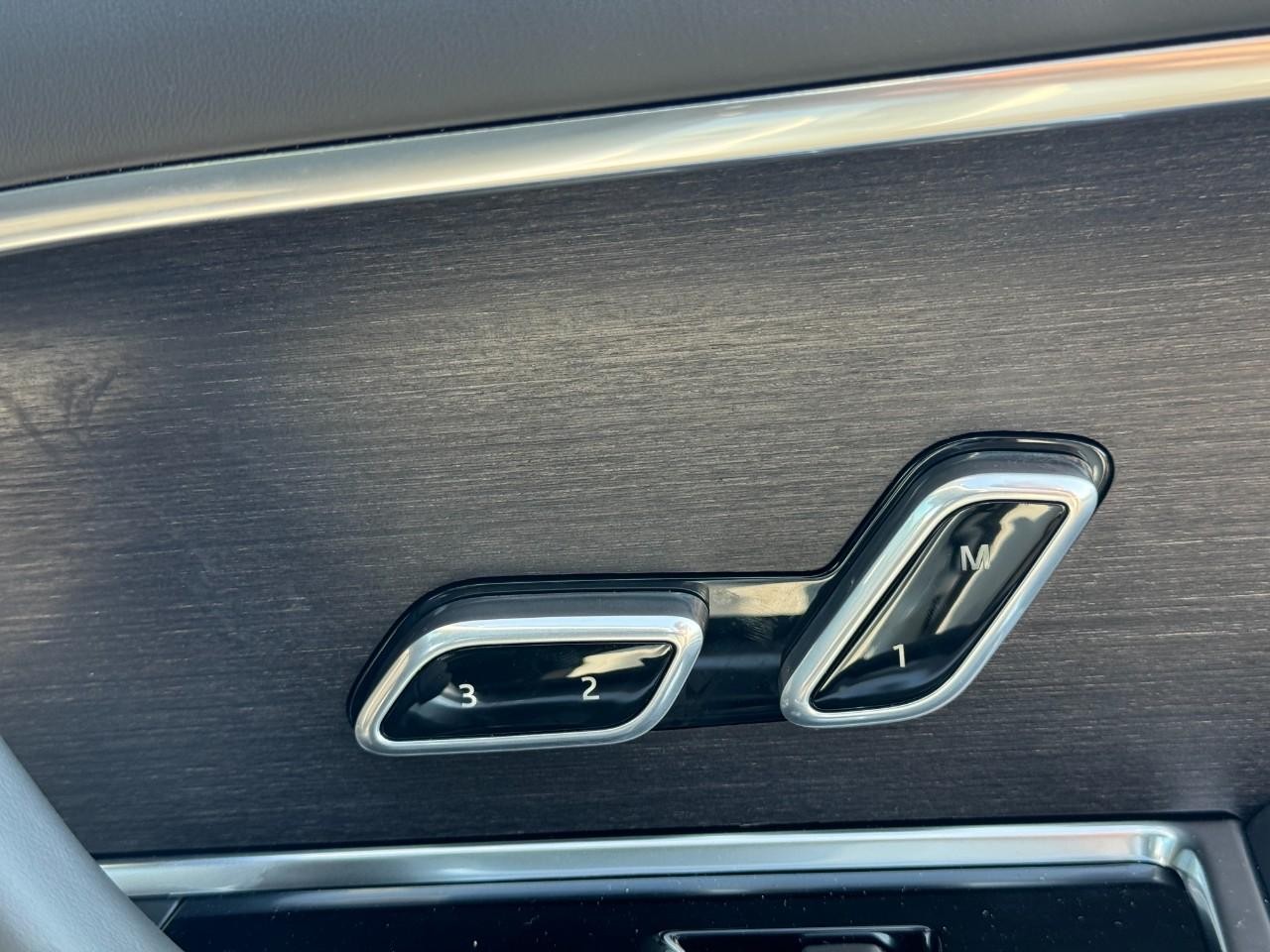 Land Rover Range Rover Vehicle Full-screen Gallery Image 20