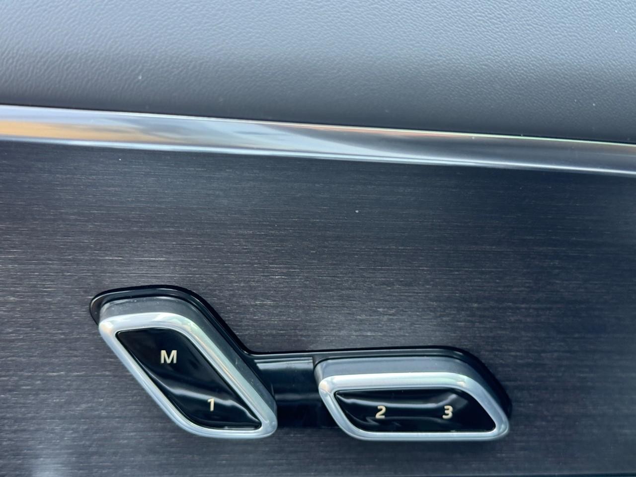 Land Rover Range Rover Vehicle Full-screen Gallery Image 23