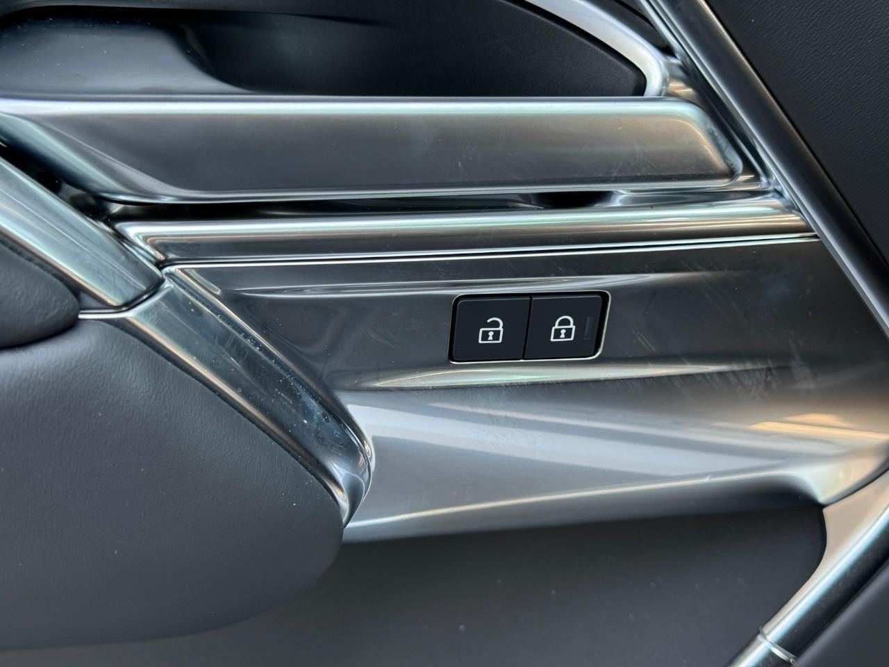 Land Rover Range Rover Vehicle Full-screen Gallery Image 25