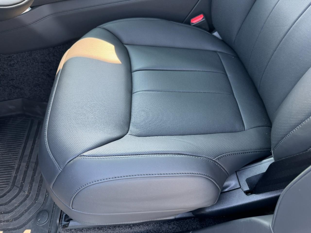 Land Rover Range Rover Vehicle Full-screen Gallery Image 27