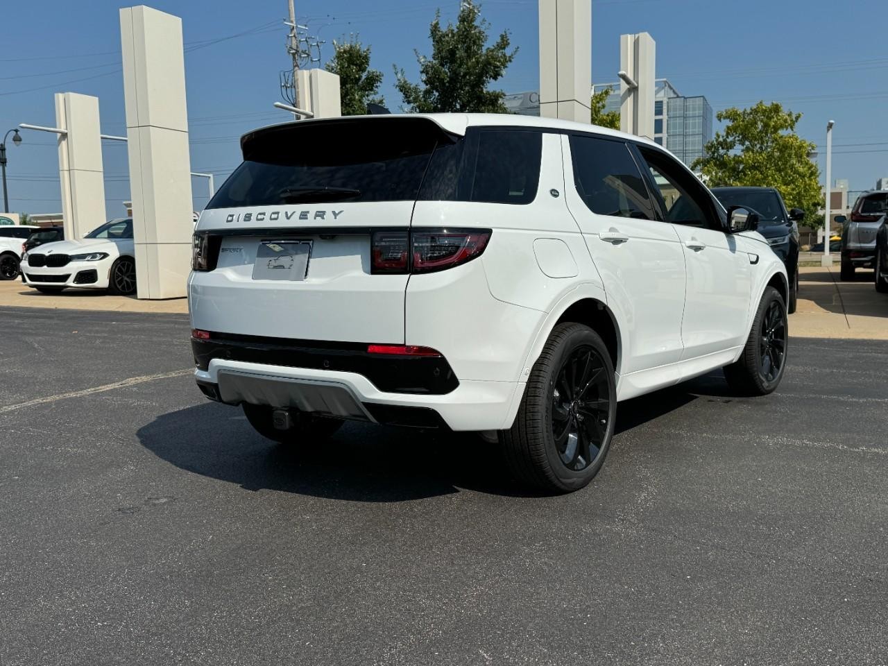 Land Rover Discovery Sport Vehicle Full-screen Gallery Image 4