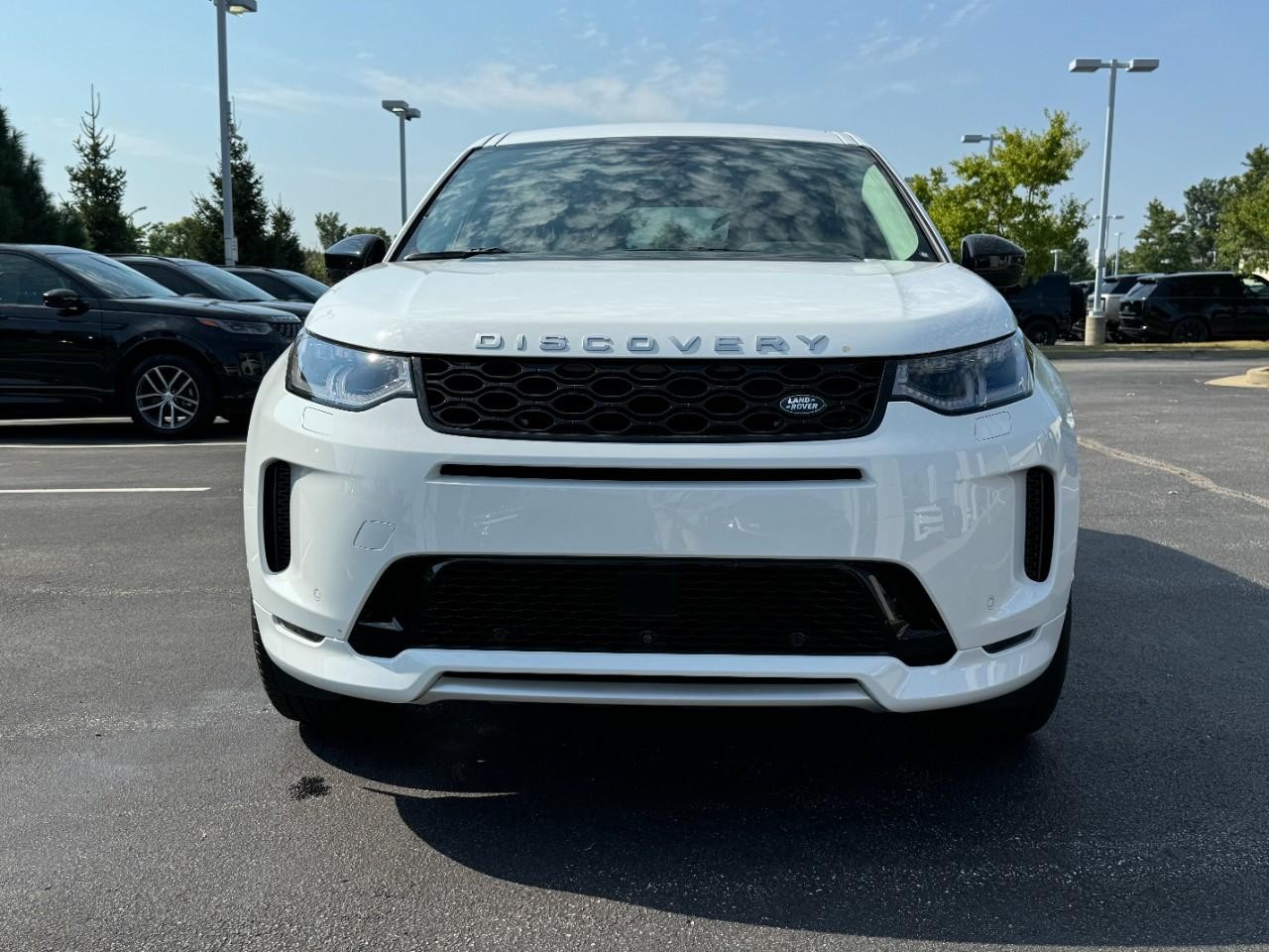 Land Rover Discovery Sport Vehicle Full-screen Gallery Image 7