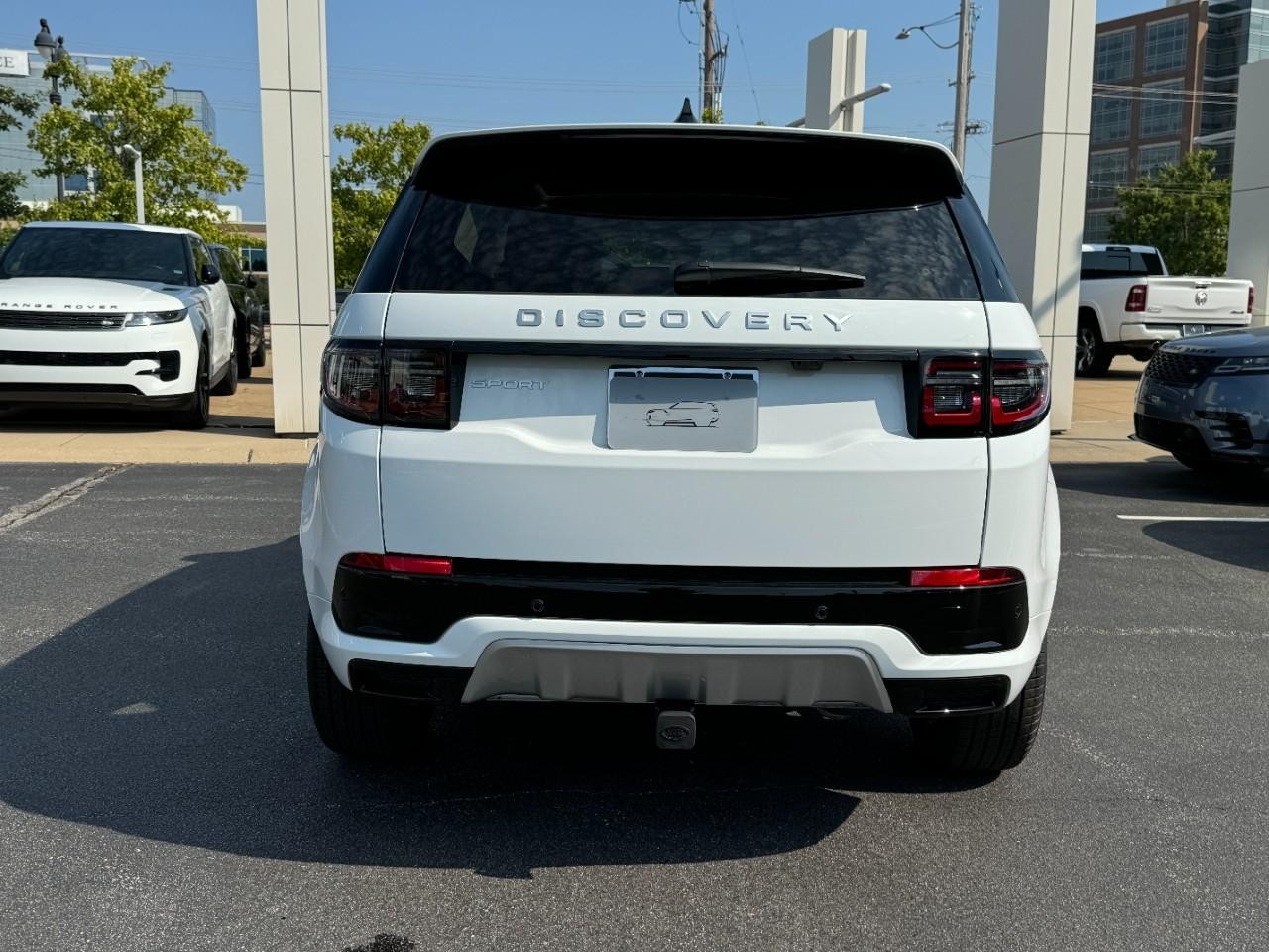 Land Rover Discovery Sport Vehicle Full-screen Gallery Image 9