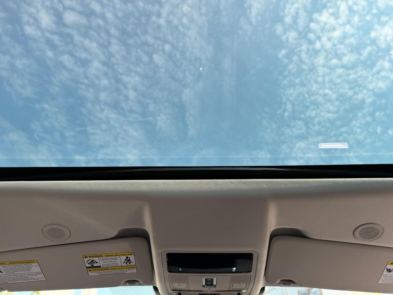 Land Rover Discovery Sport Vehicle Full-screen Gallery Image 12