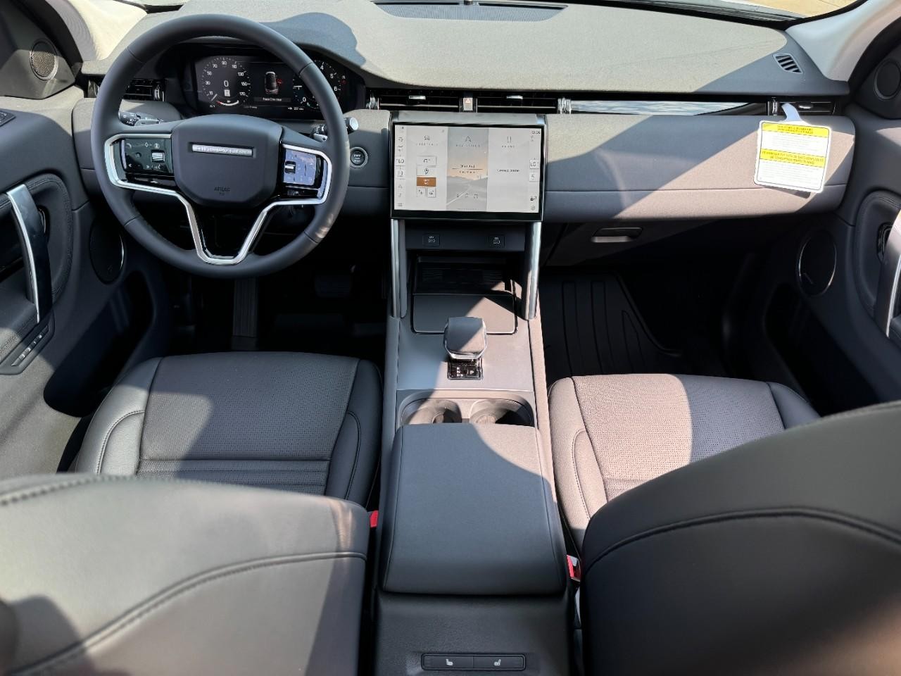 Land Rover Discovery Sport Vehicle Full-screen Gallery Image 13