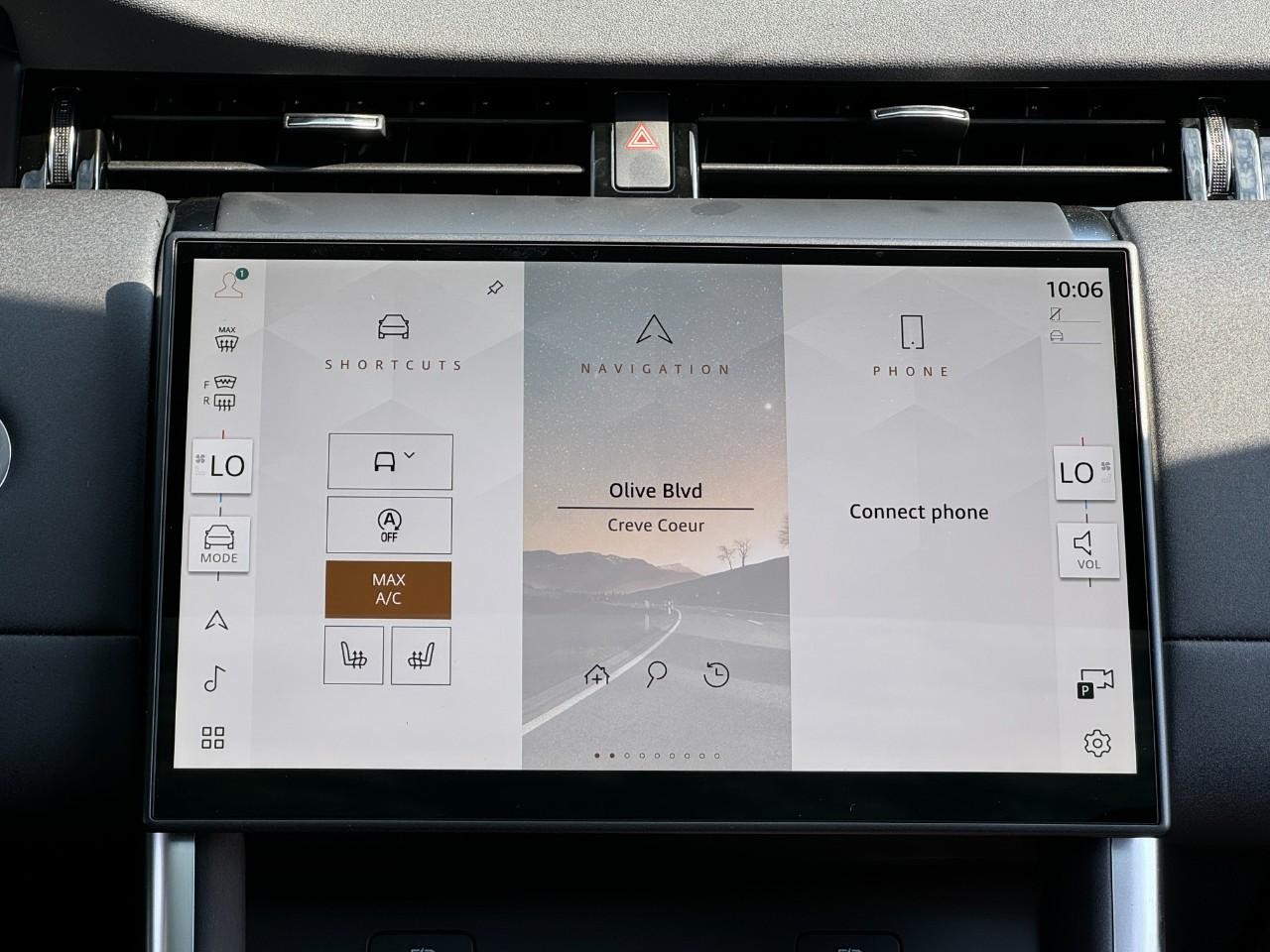 Land Rover Discovery Sport Vehicle Full-screen Gallery Image 15