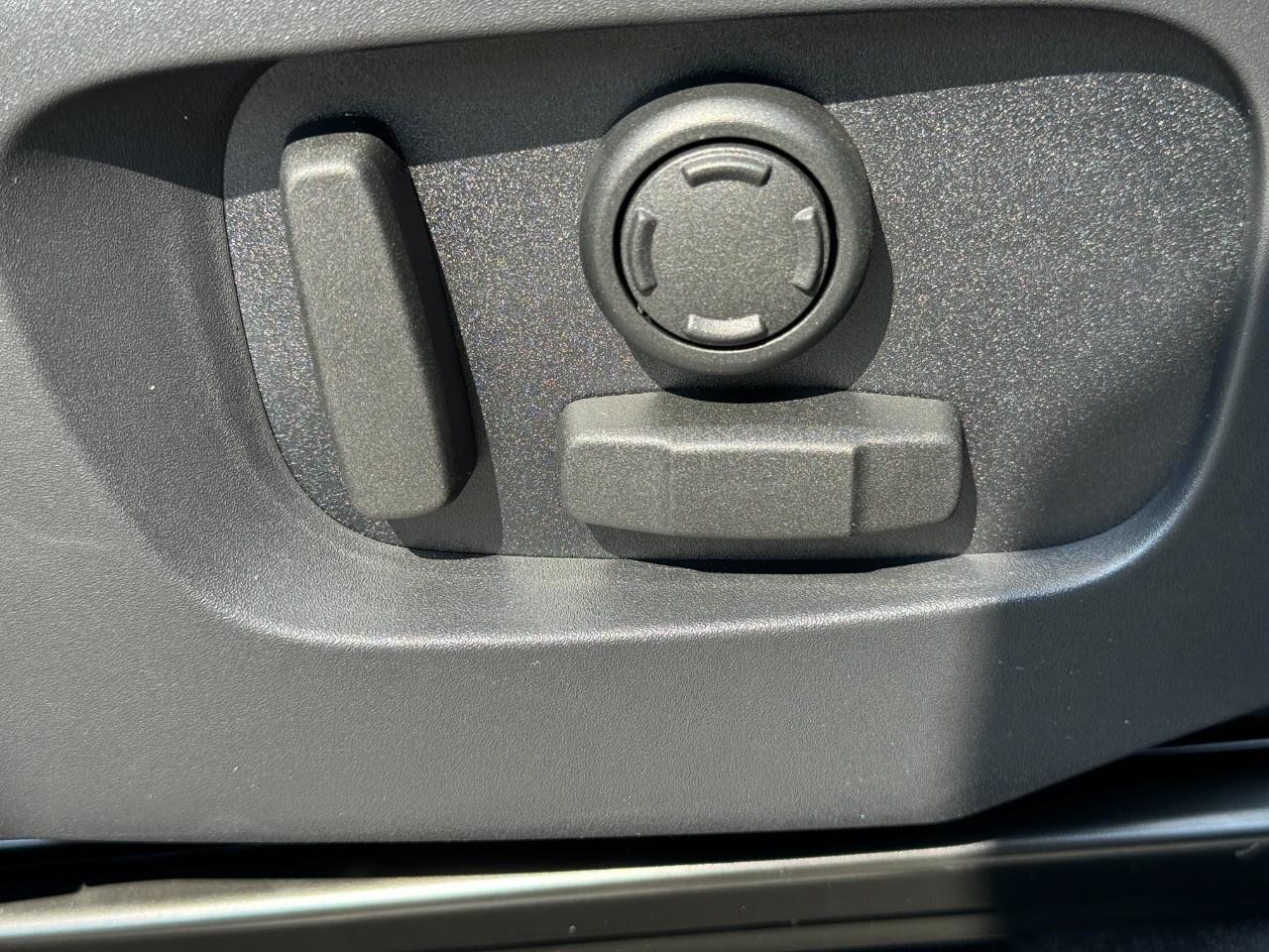 Land Rover Discovery Sport Vehicle Full-screen Gallery Image 20