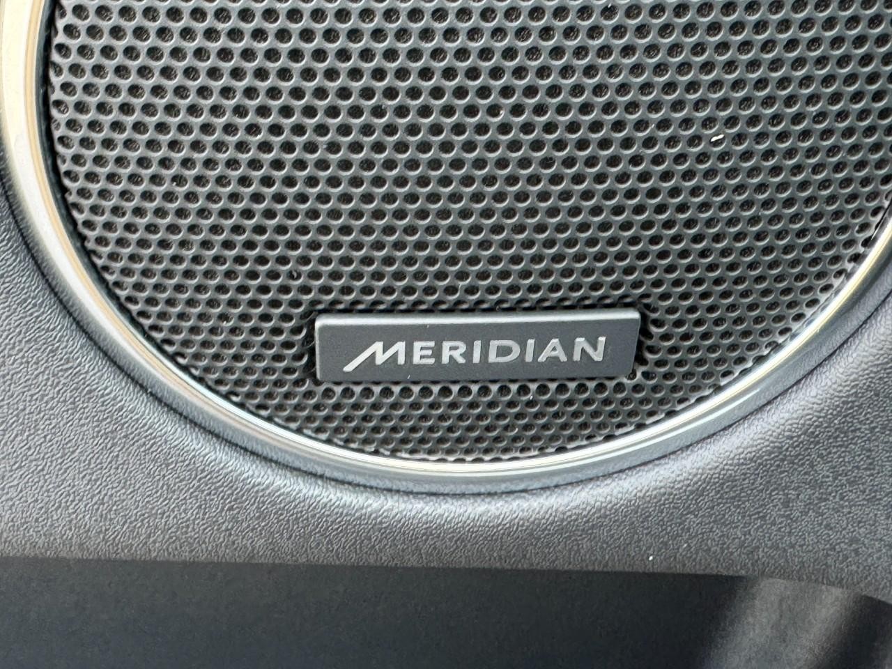 Land Rover Discovery Sport Vehicle Full-screen Gallery Image 26