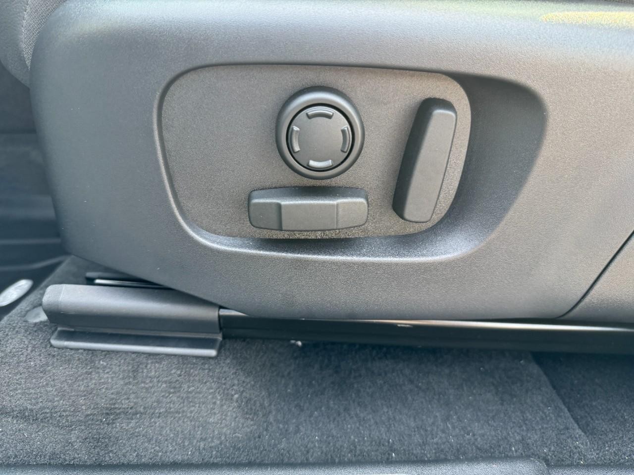 Land Rover Discovery Sport Vehicle Full-screen Gallery Image 29