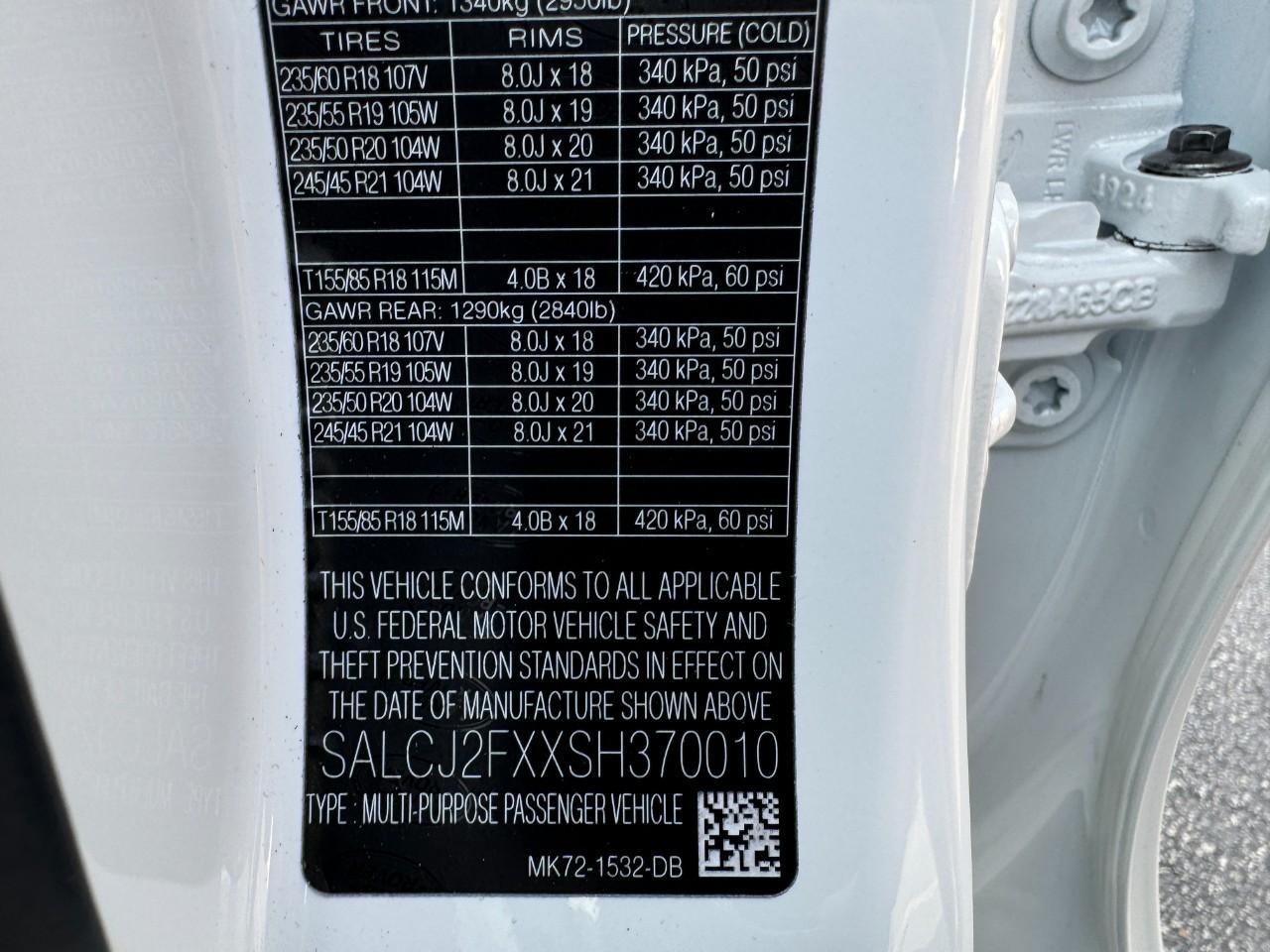 Land Rover Discovery Sport Vehicle Full-screen Gallery Image 35